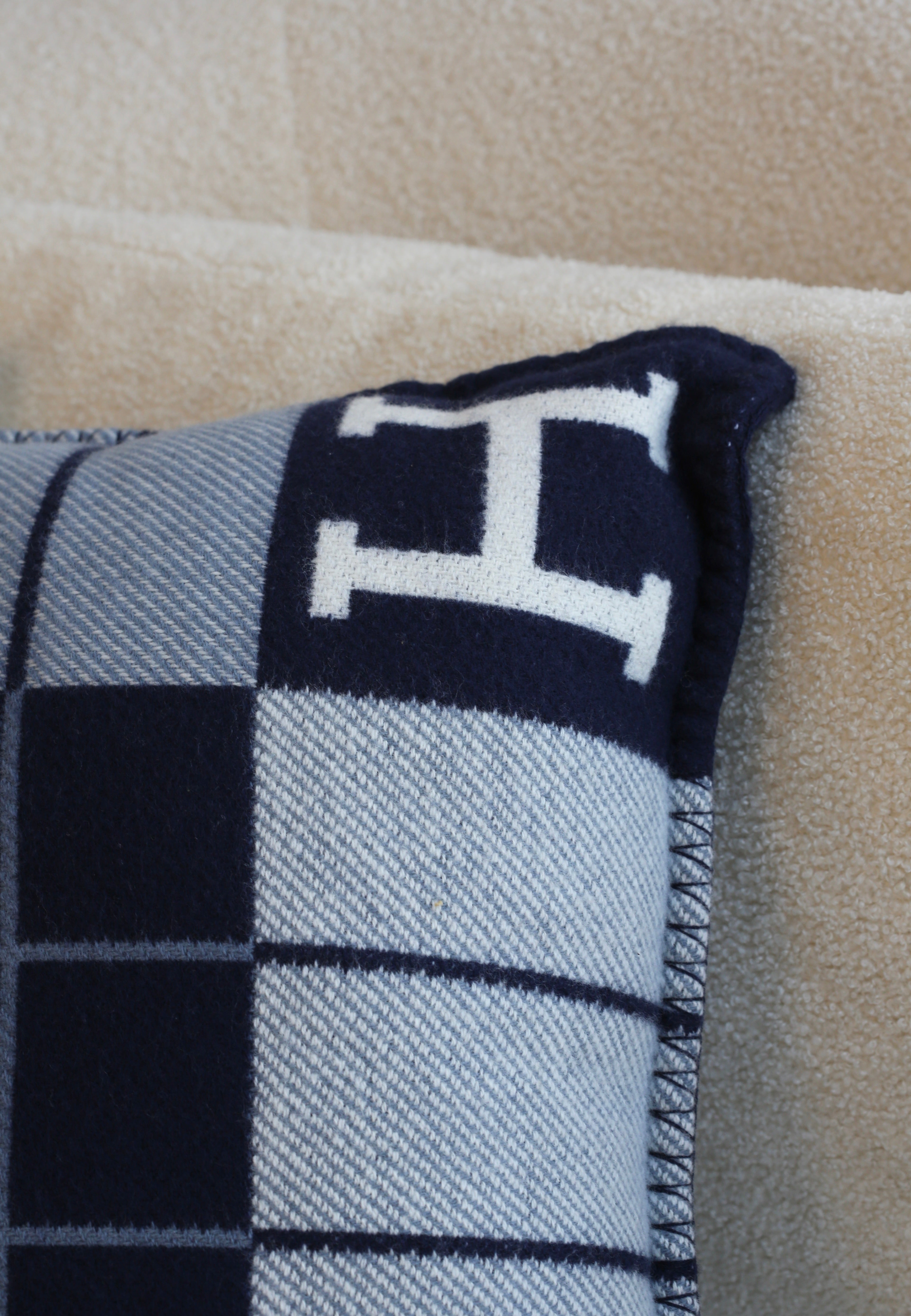 HERMÈS AVALON III PILLOW BLEU