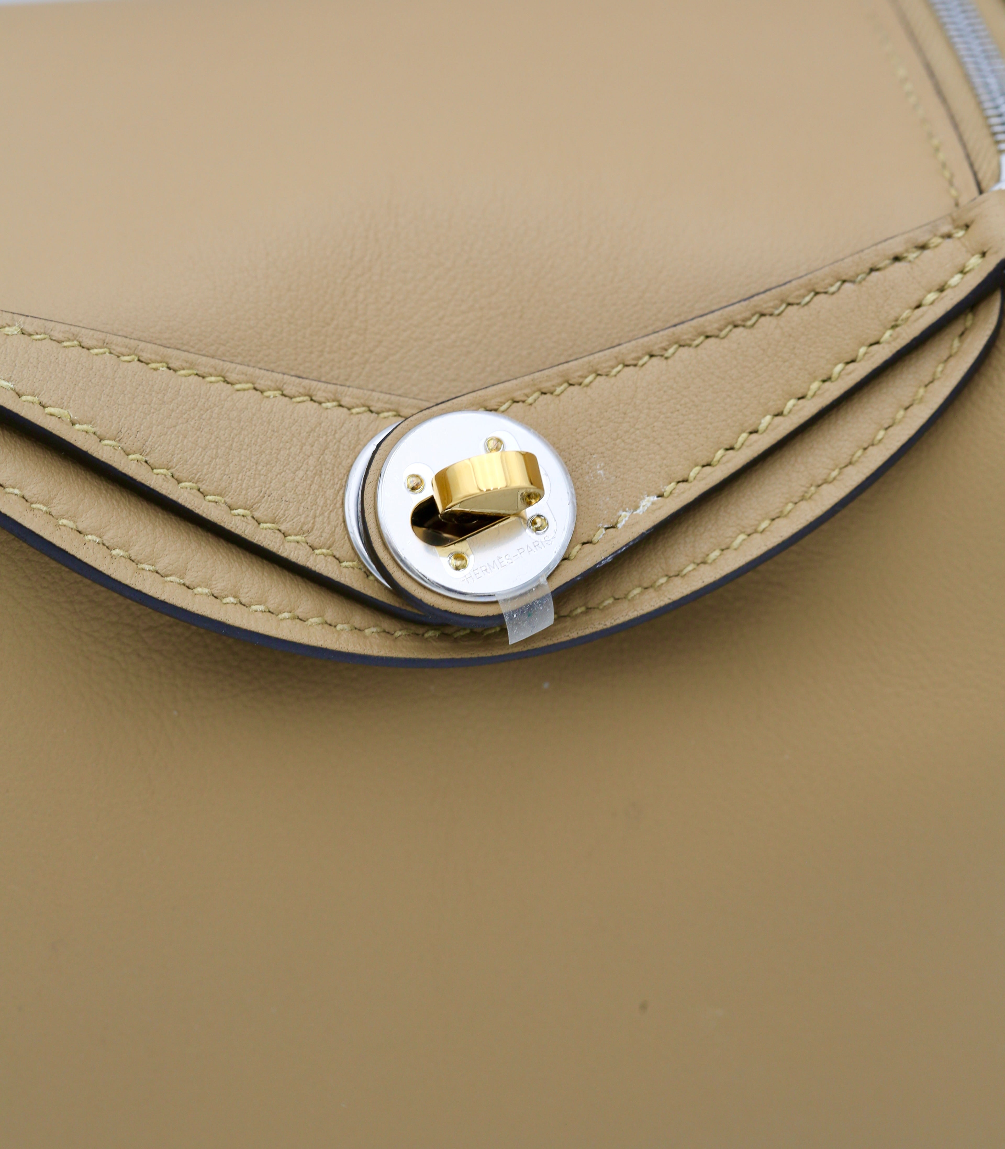 HERMÈS MINI LINDY ELECTRUM SWIFT CALFSKIN 1C POUSSIERE K STAMP