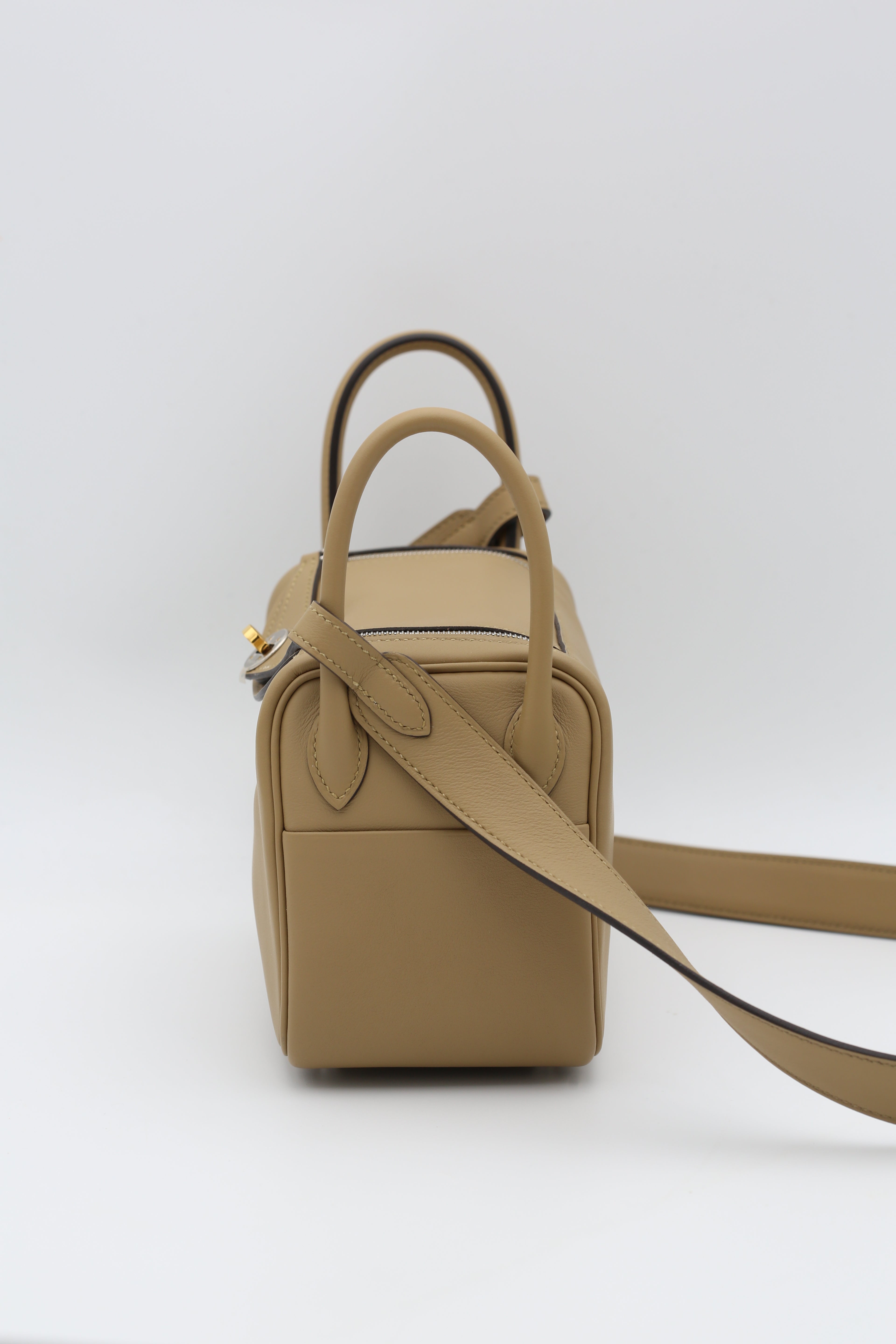 HERMÈS MINI LINDY ELECTRUM SWIFT CALFSKIN 1C POUSSIERE K STAMP