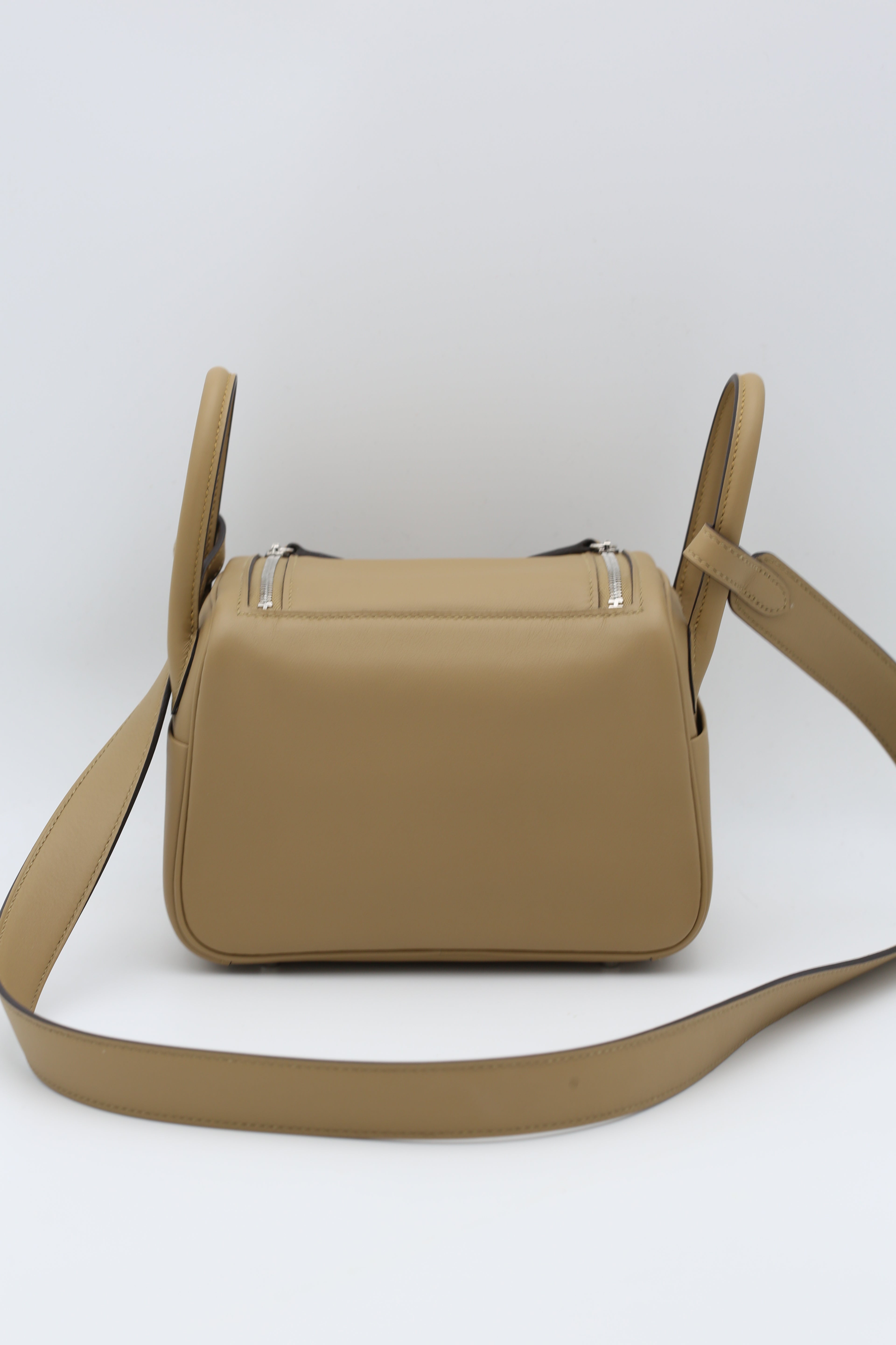 HERMÈS MINI LINDY ELECTRUM SWIFT CALFSKIN 1C POUSSIERE K STAMP