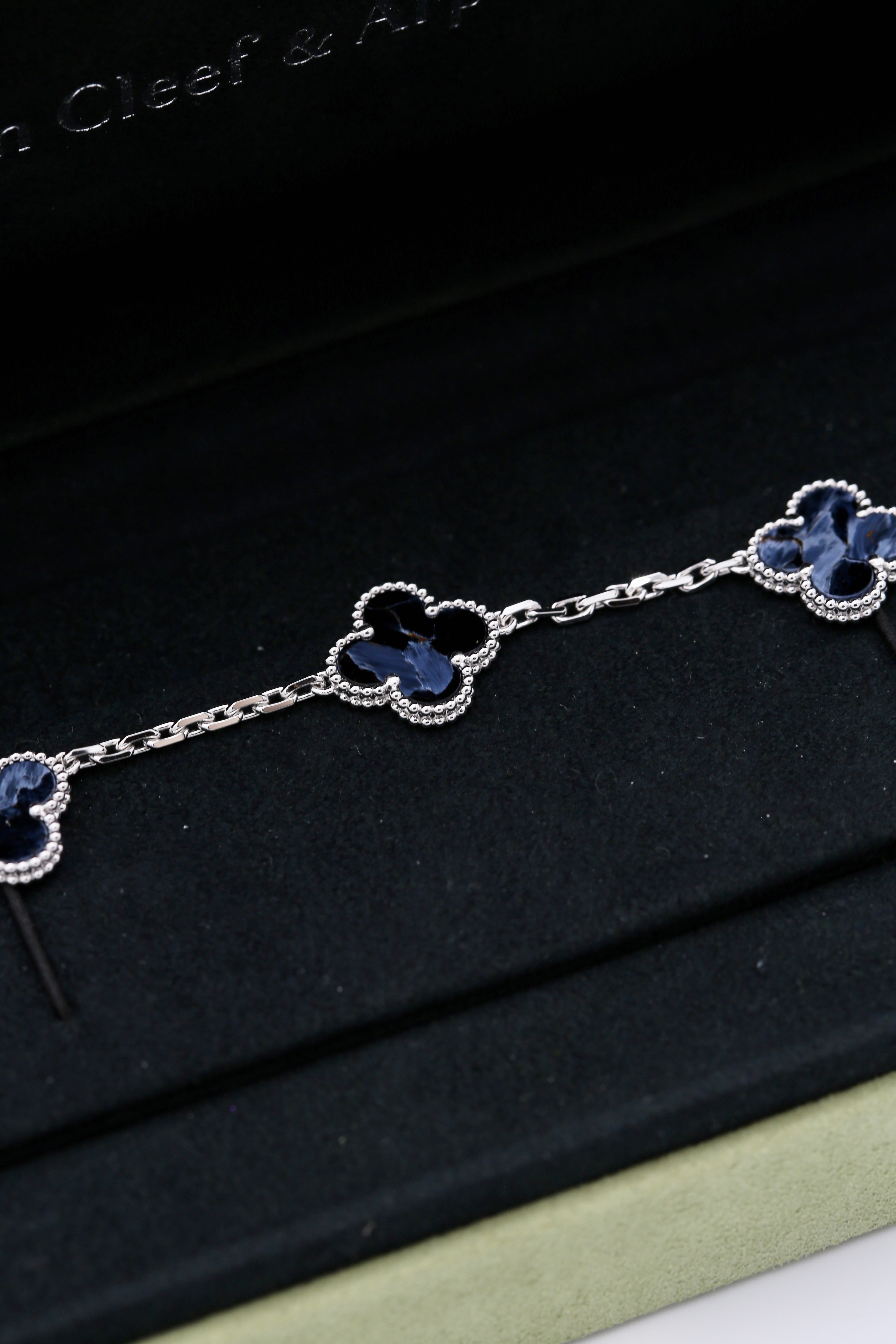 VAN CLEEF & ARPELS VINTAGE ALHAMBRA BRACELET 5 MOTIFS 18K WHITE GOLD PIETERSITE 2026