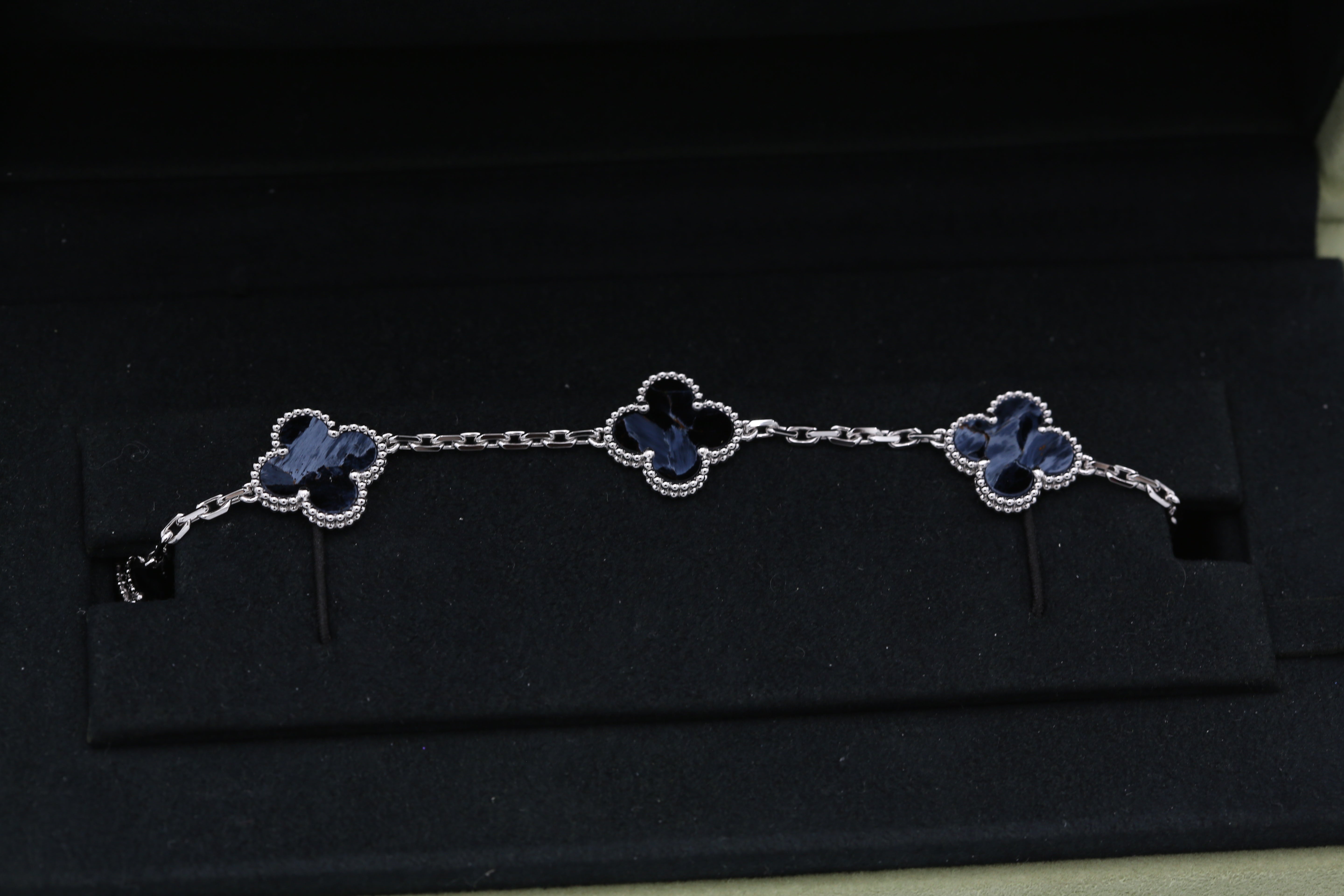 VAN CLEEF & ARPELS VINTAGE ALHAMBRA BRACELET 5 MOTIFS 18K WHITE GOLD PIETERSITE 2026