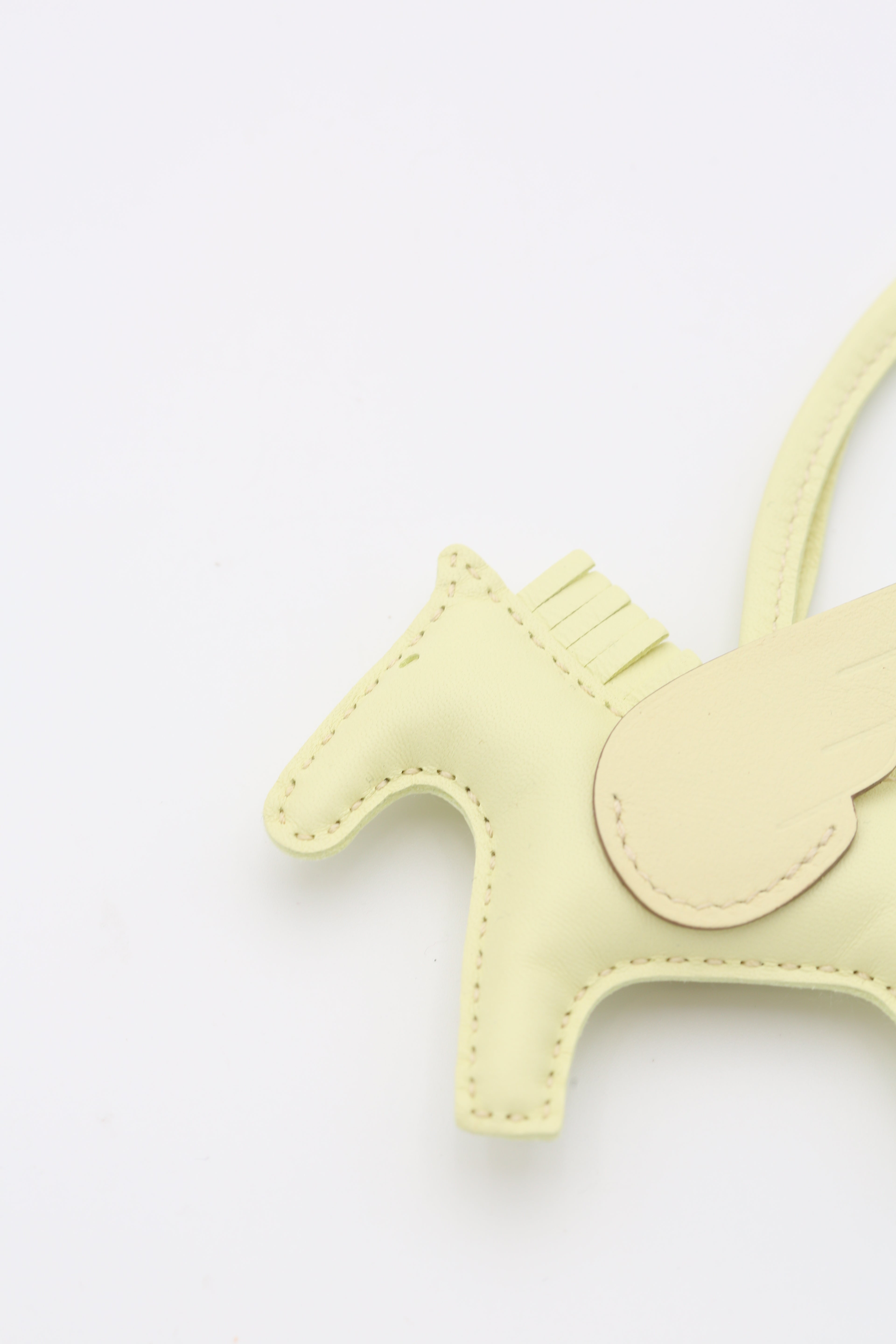 HERMÈS RODEO PEGASE PM CHARM JAUNE