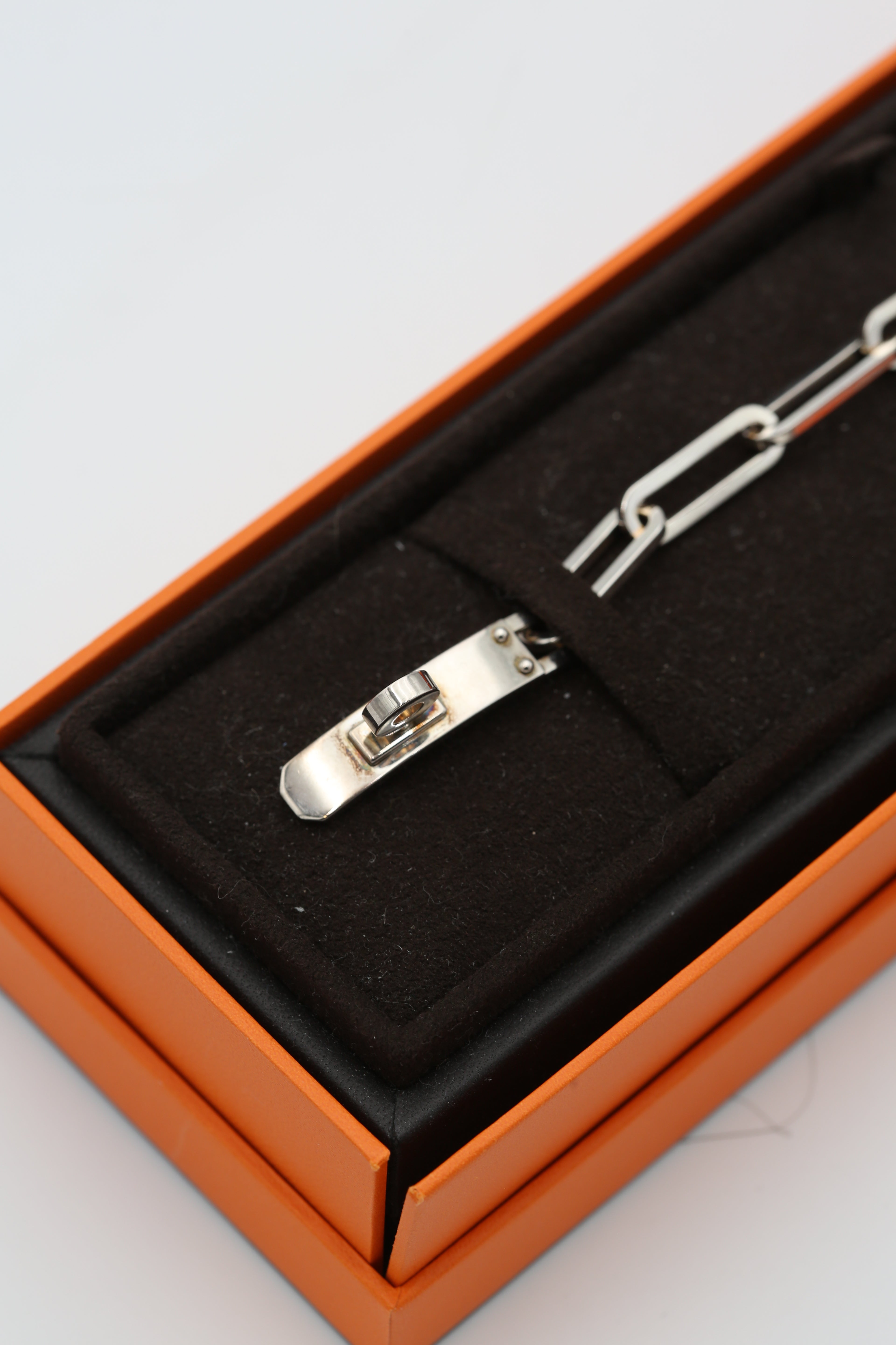 HERMÈS KELLY SILVER BRACELET SIZE 17
