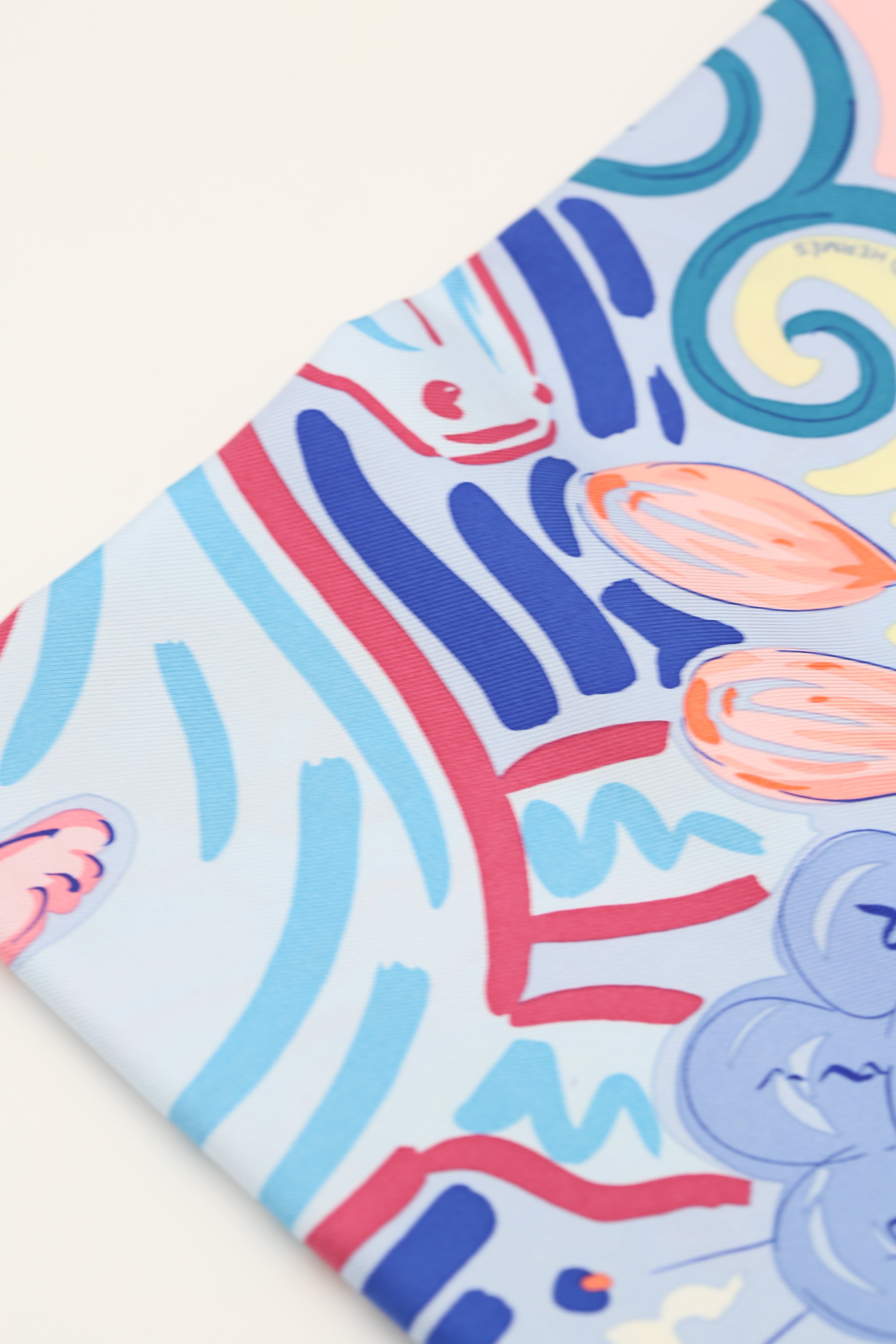 HERMÈS SCARF 45X45 GAVROUCHE TWILL LE CHEVAL DE KAZUMI SR/BLEU/ROSE/JAUNE PA