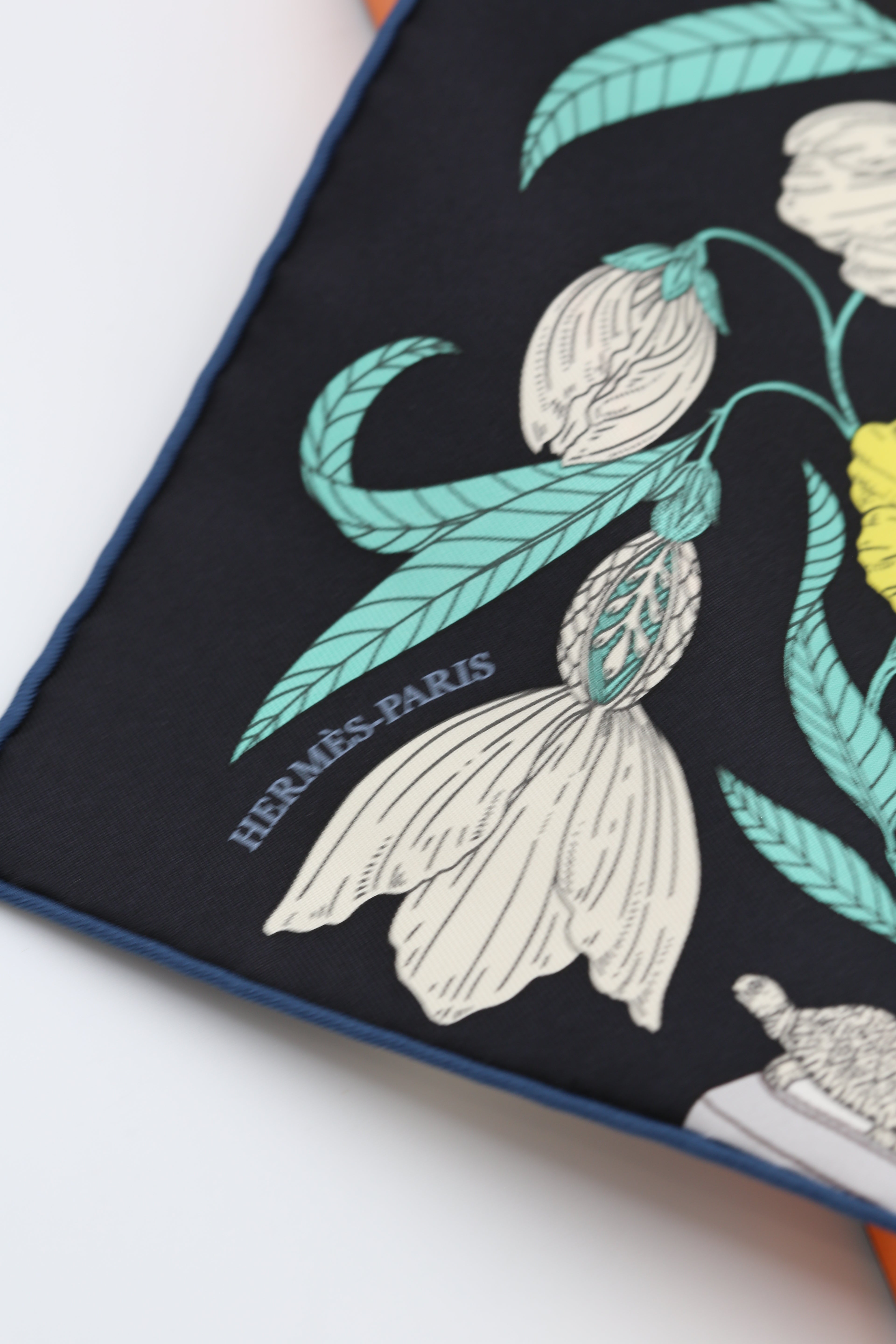 HERMÈS SCARF 45X45 GAVROCHE TWILL PRECIOUS PARADISE DET CG/NOIR/GRIS/MULTICOLOR