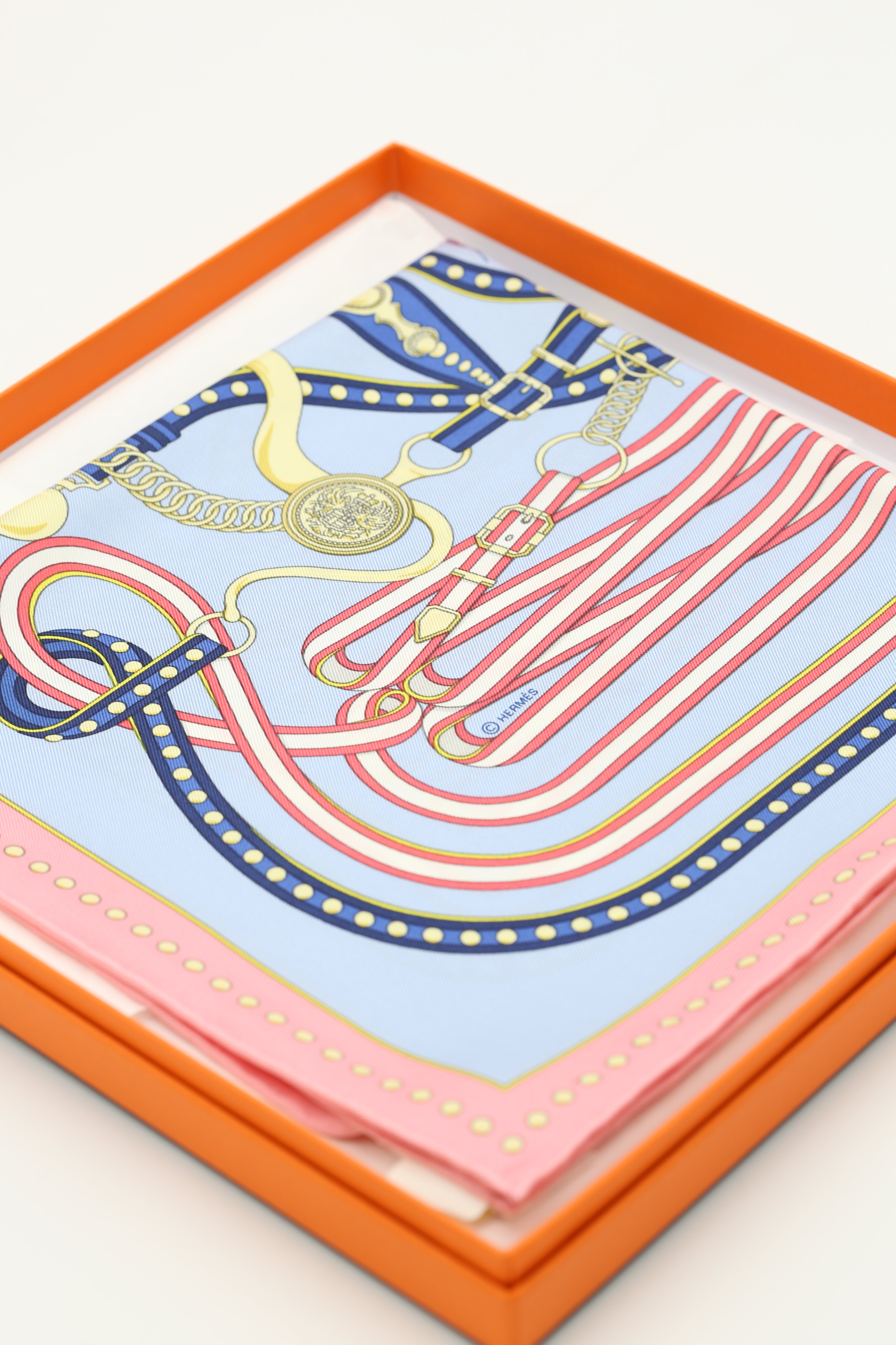 HERMÈS SCARF 45X45 GAVROCHE TWILL GRAND TRALA-A SR/ROSE BON3ON/CIEL/J