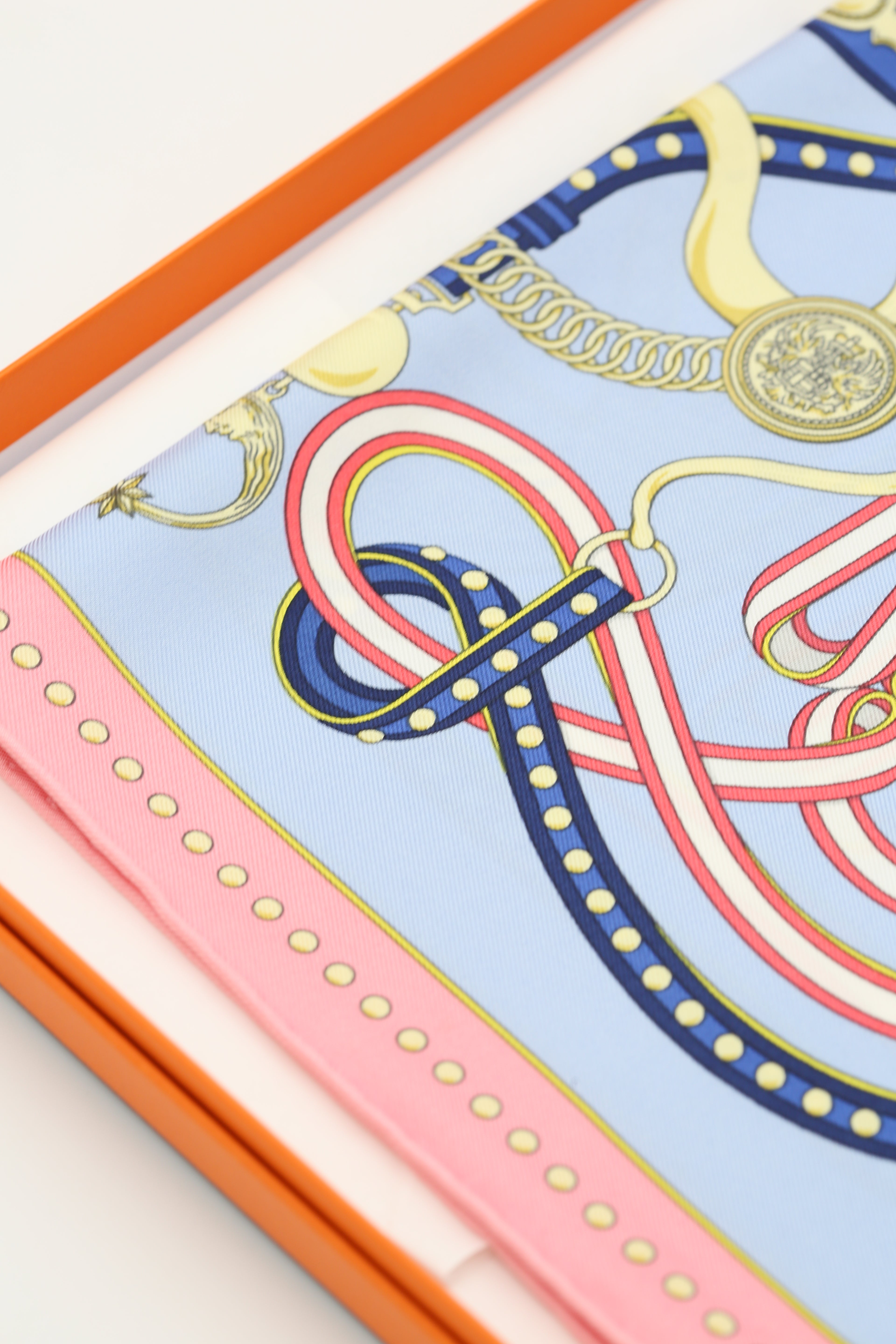 HERMÈS SCARF 45X45 GAVROCHE TWILL GRAND TRALA-A SR/ROSE BON3ON/CIEL/J
