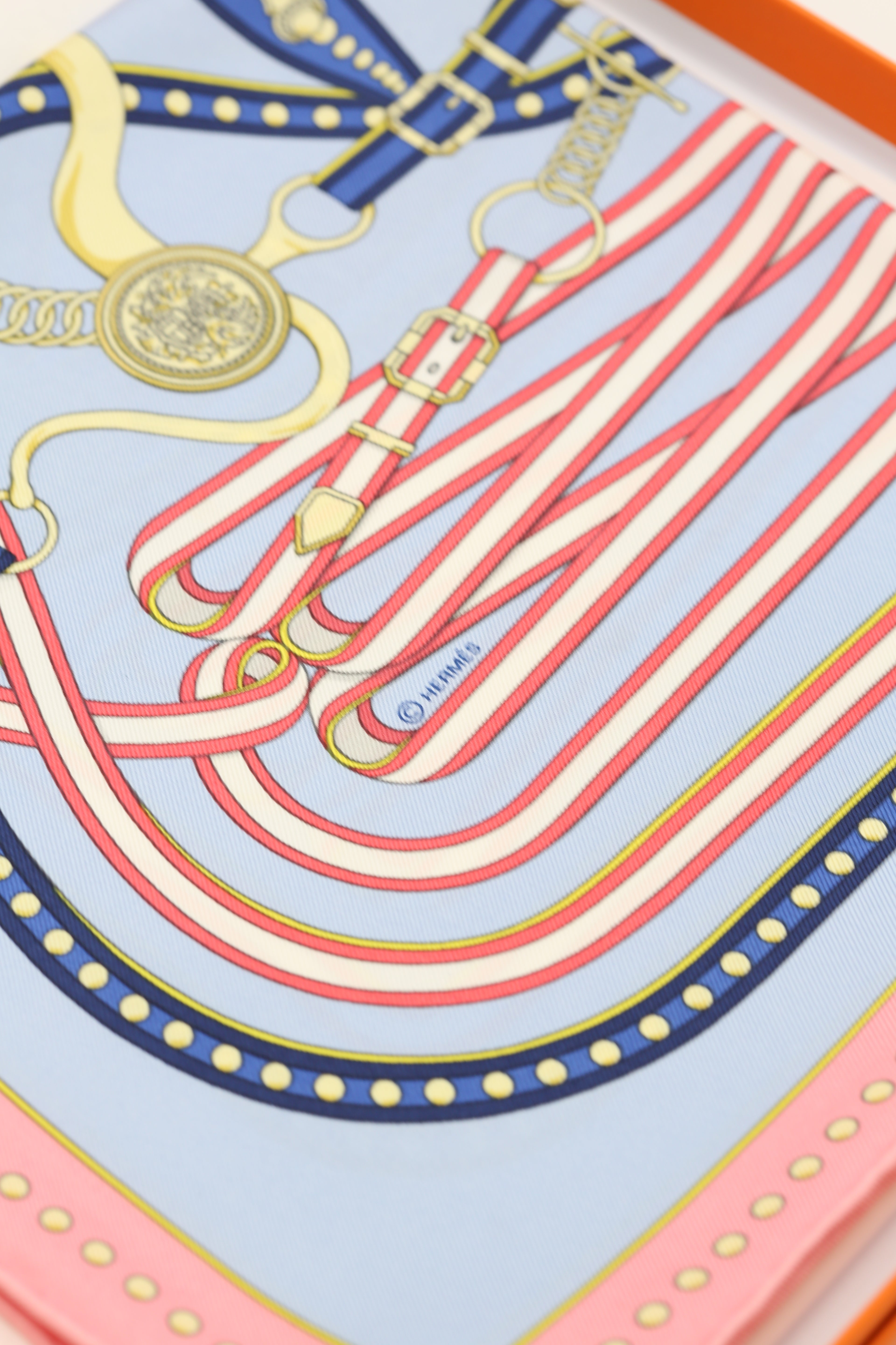 HERMÈS SCARF 45X45 GAVROCHE TWILL GRAND TRALA-A SR/ROSE BON3ON/CIEL/J