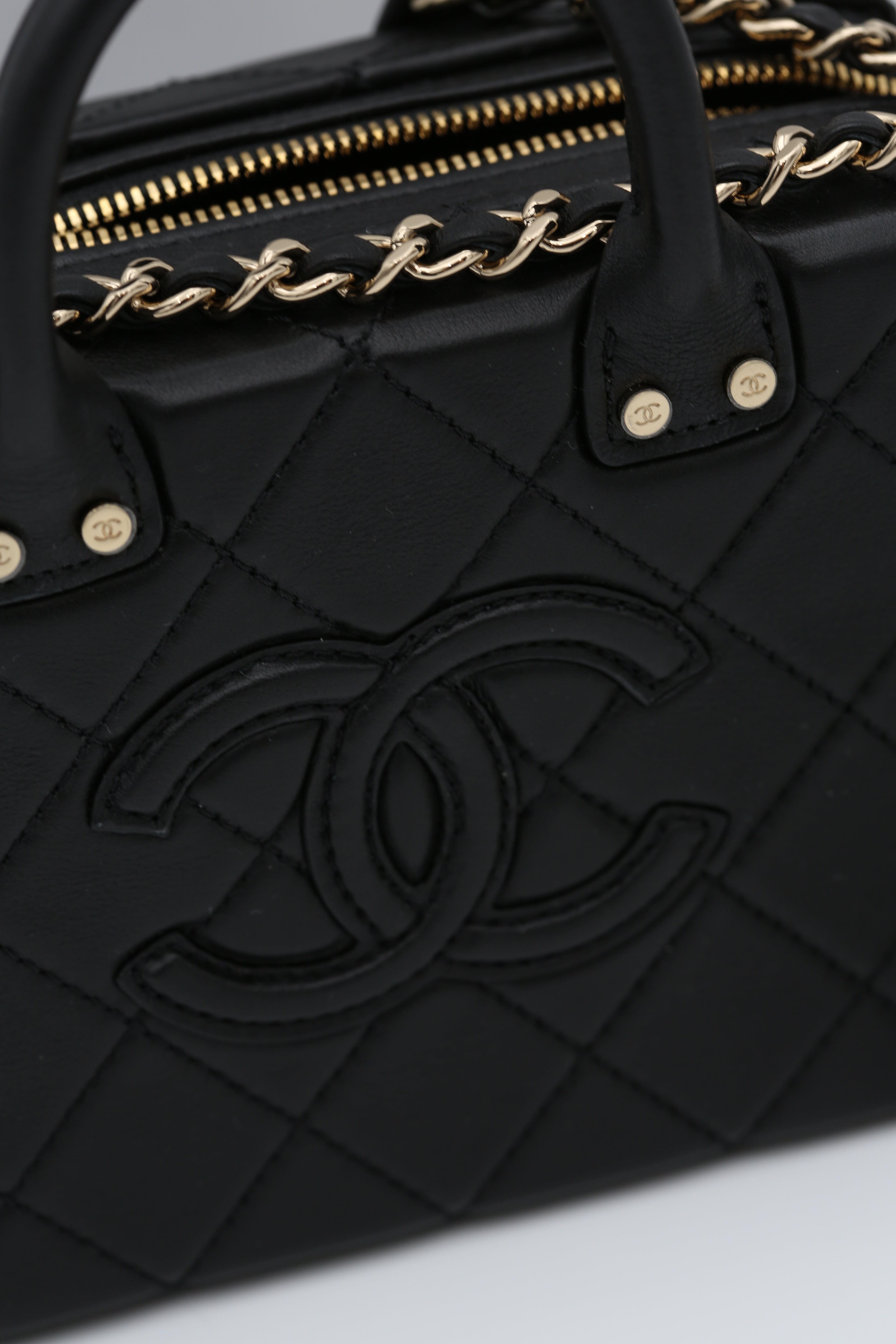 CHANEL 22B SMALL VANITY CASE BLACK GOLD HARDWARE