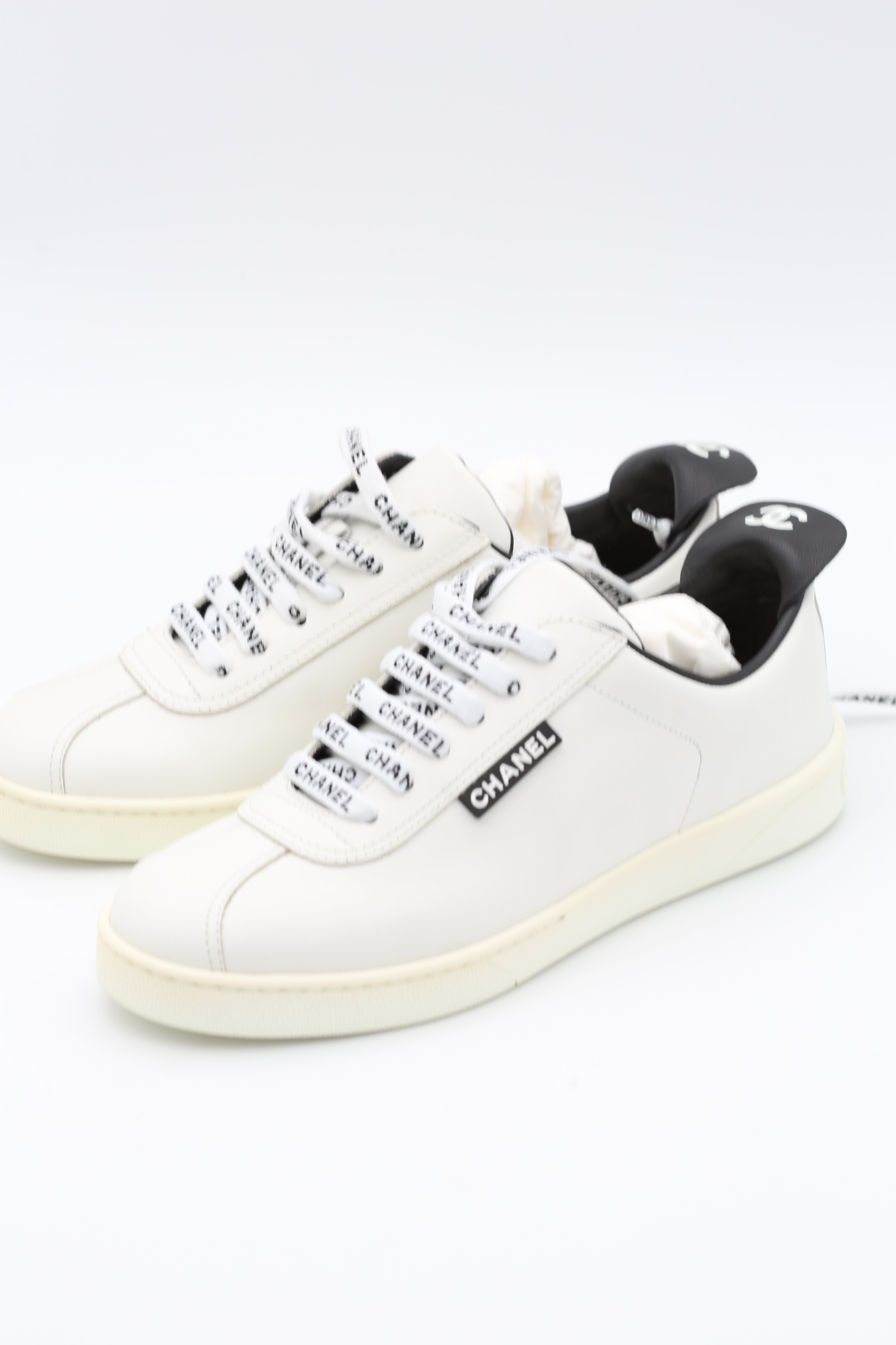 CHANEL WHITE SNEAKERS SIZE 35.5