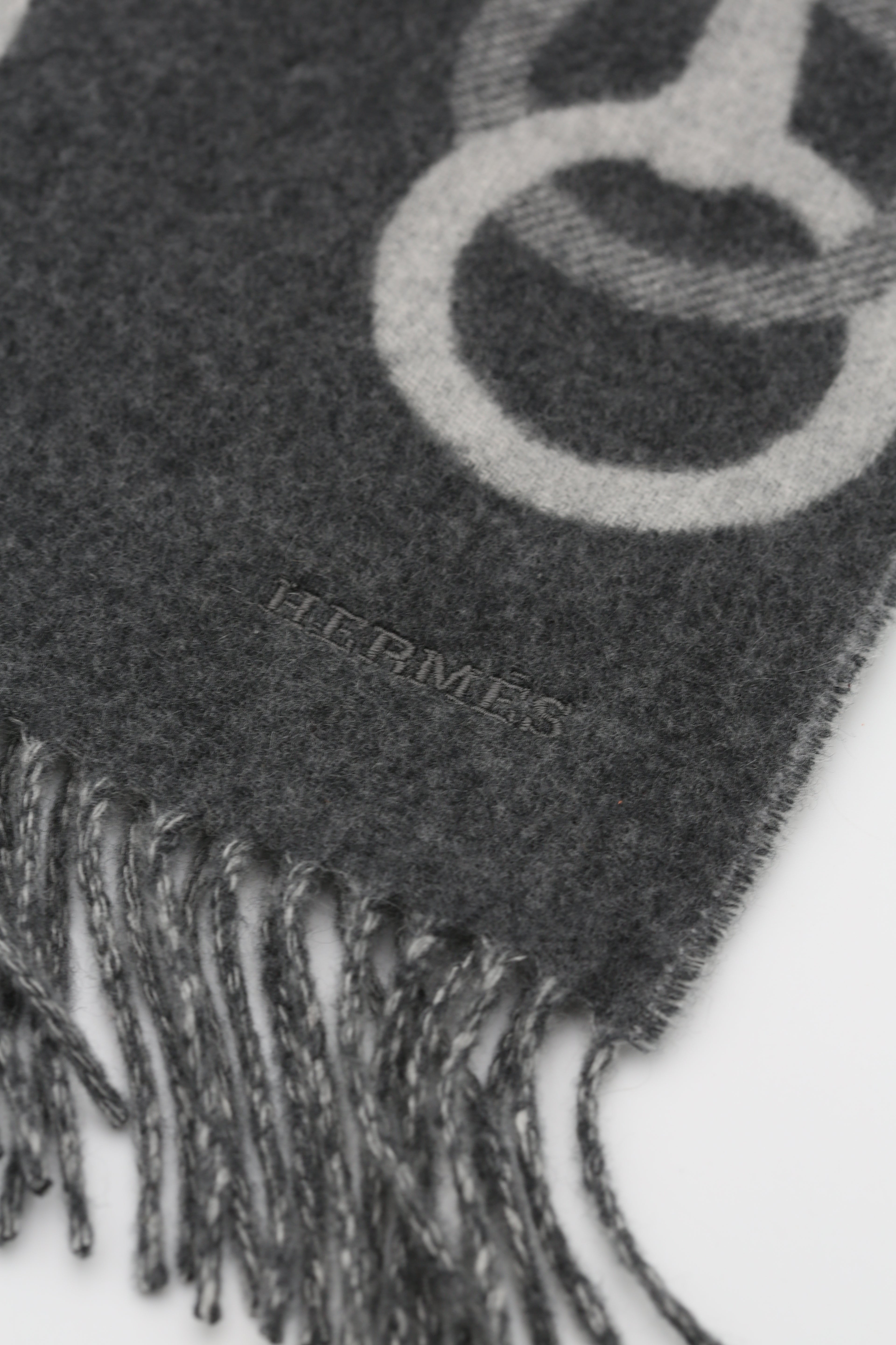 HERMÈS ECHARPE SANGLES EN ZIG ZAG CACHEMIRE GRIS