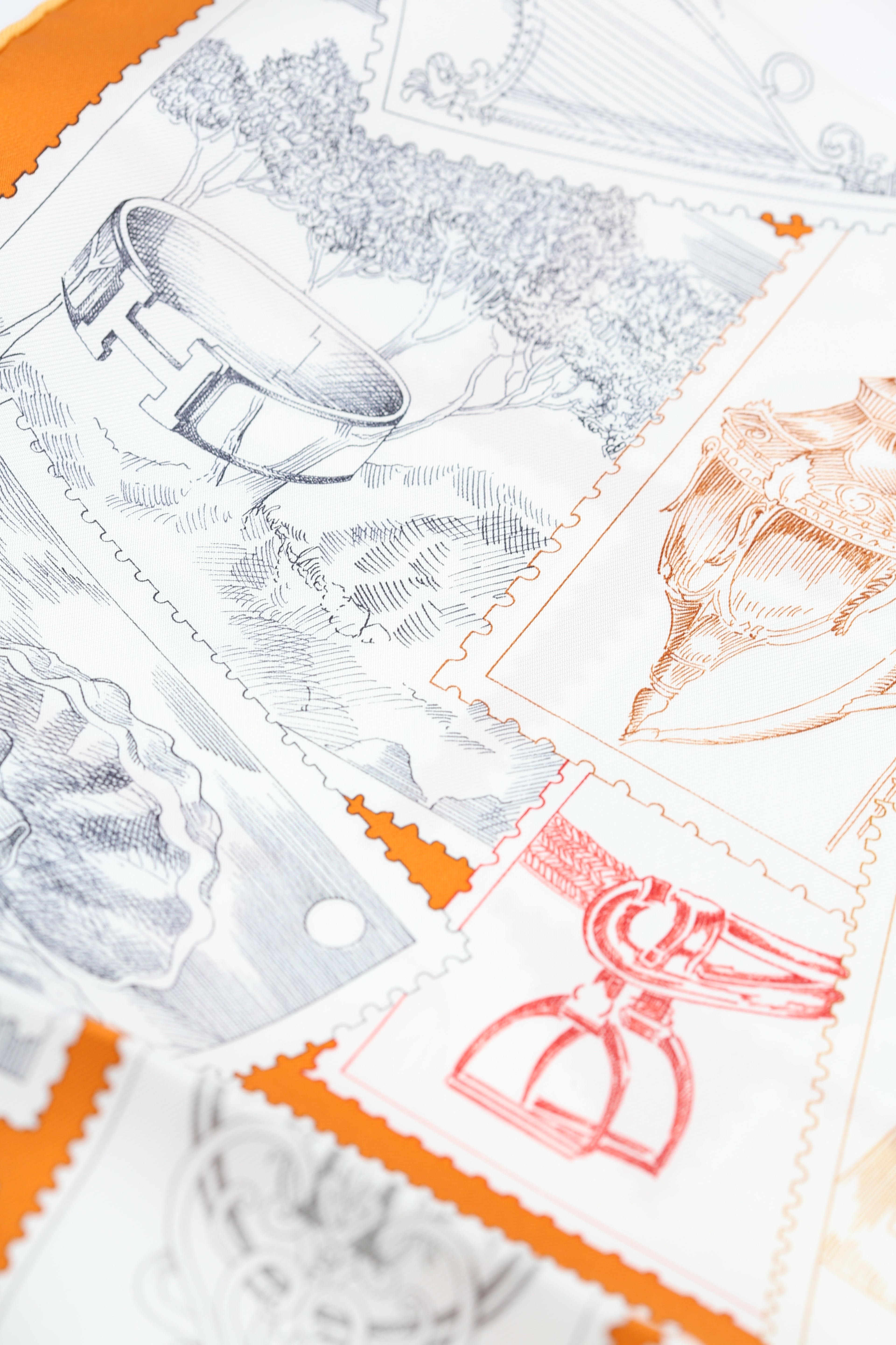 HERMÈS SCARF 90X90 WHITE & ORANGE