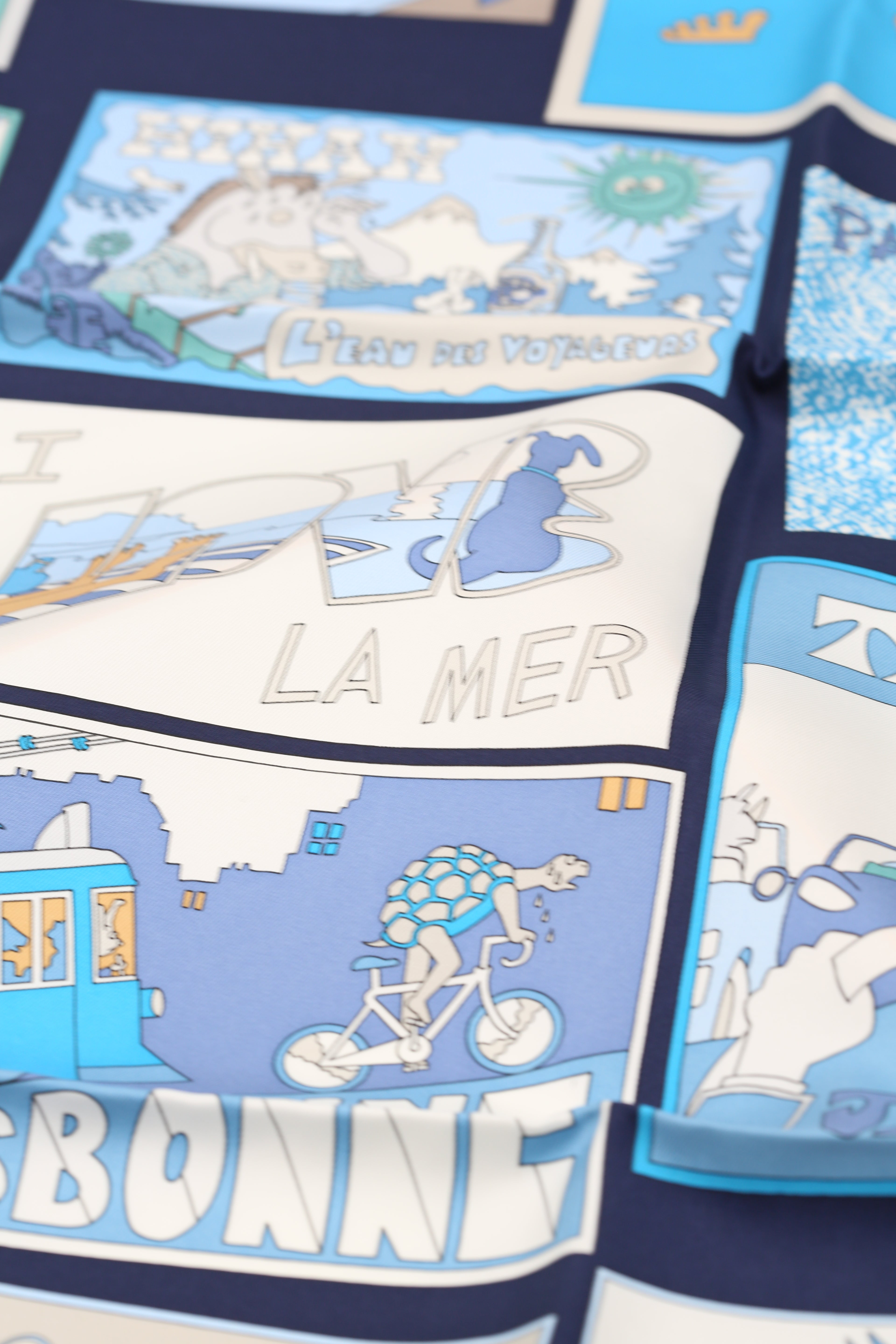 HERMÈS SCARF 90X90 BEIGE & BLUE