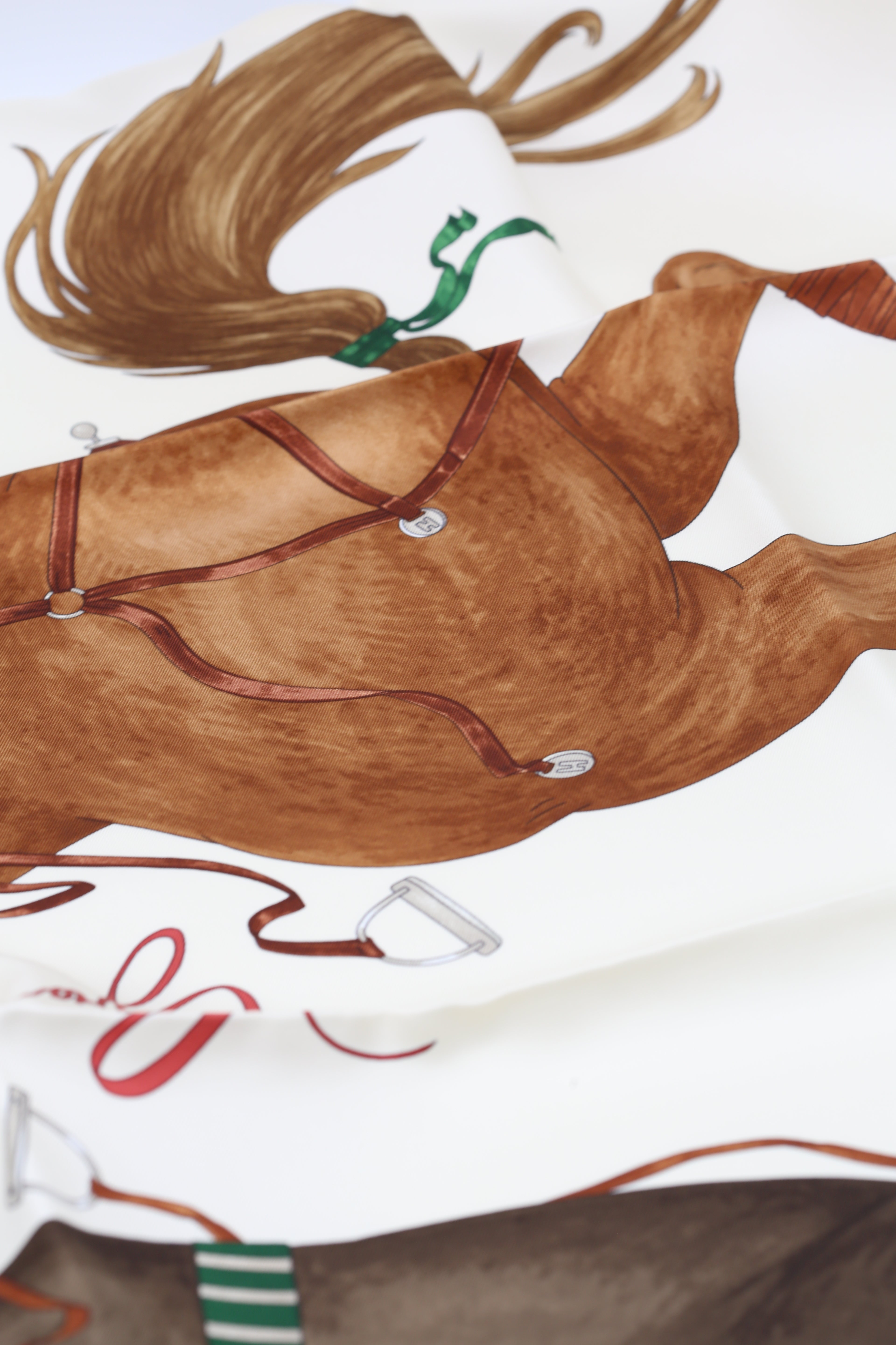 HERMÈS SCARF 90X90 BEIGE WITH HORSE