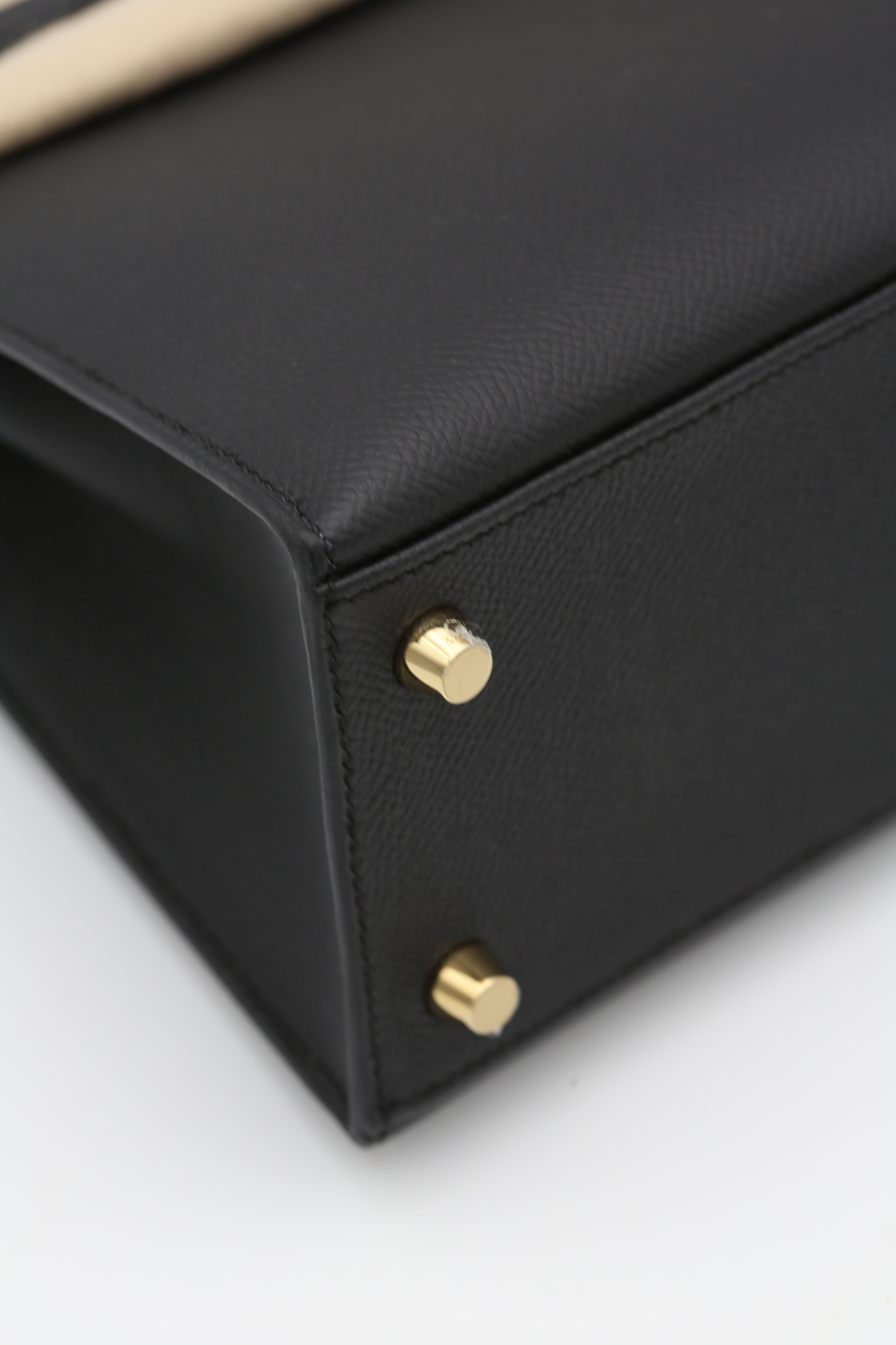 HERMÈS KELLY25 BLACK EPSOM SELLIER GOLD HARDWARE G STAMP