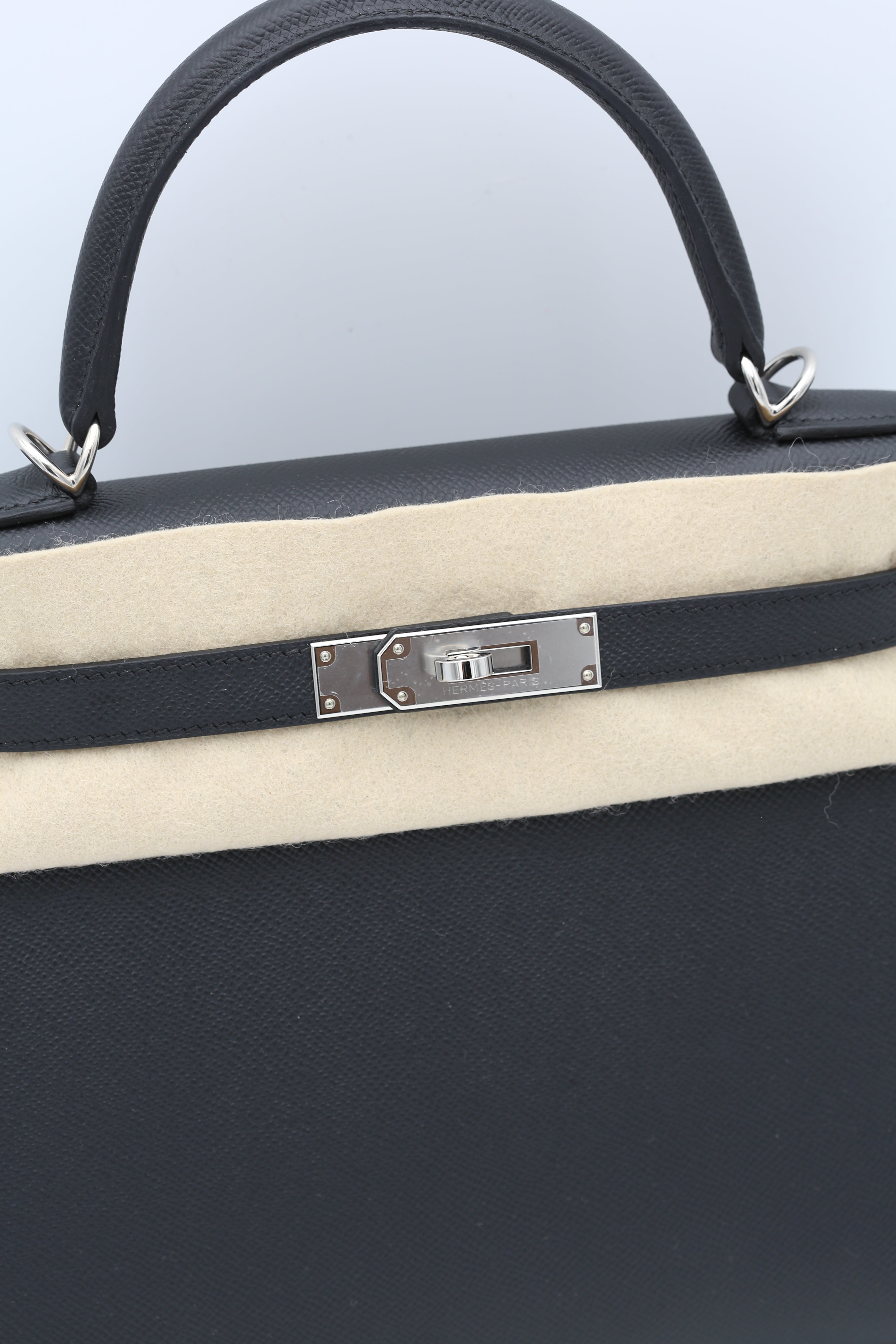 HERMÈS KELLY28 NOIR EPSOM SELLIER SILVER HARDWARE G STAMP