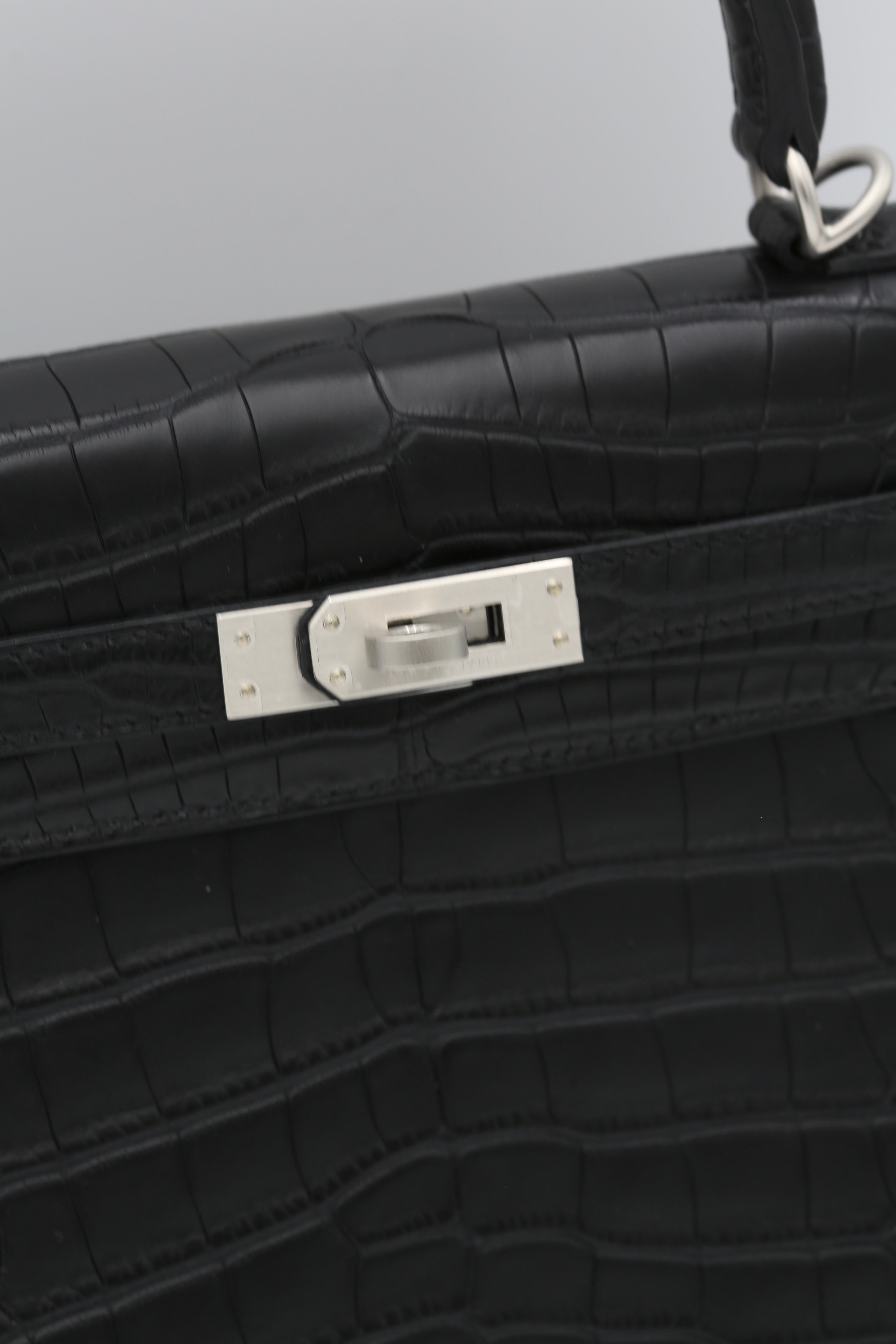HERMÈS KELLY25 NOIR MATT MISSISSIPPI ALLIGATOR SILVER HARDWARE K STAMP