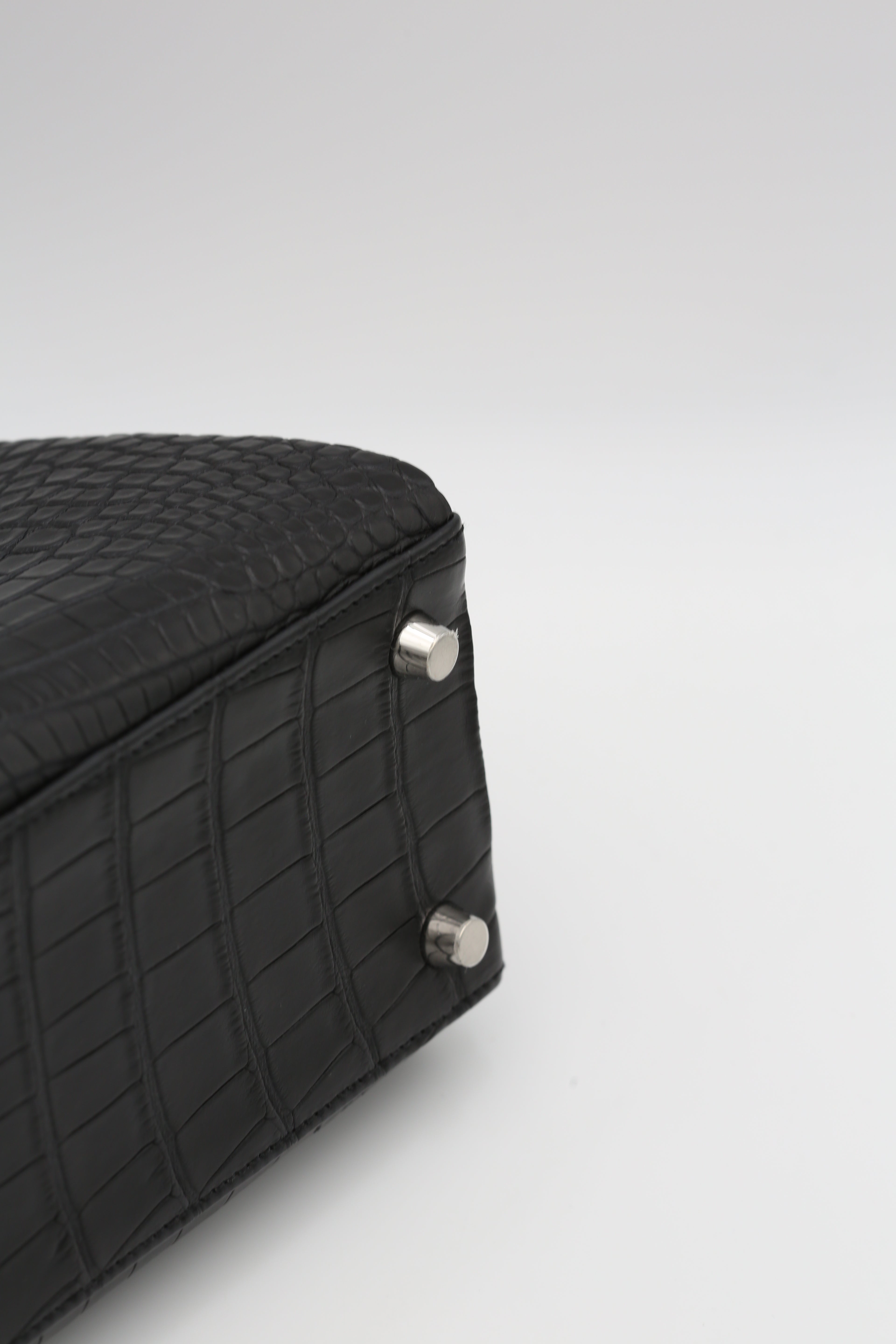 HERMÈS KELLY25 NOIR MATT MISSISSIPPI ALLIGATOR SILVER HARDWARE K STAMP
