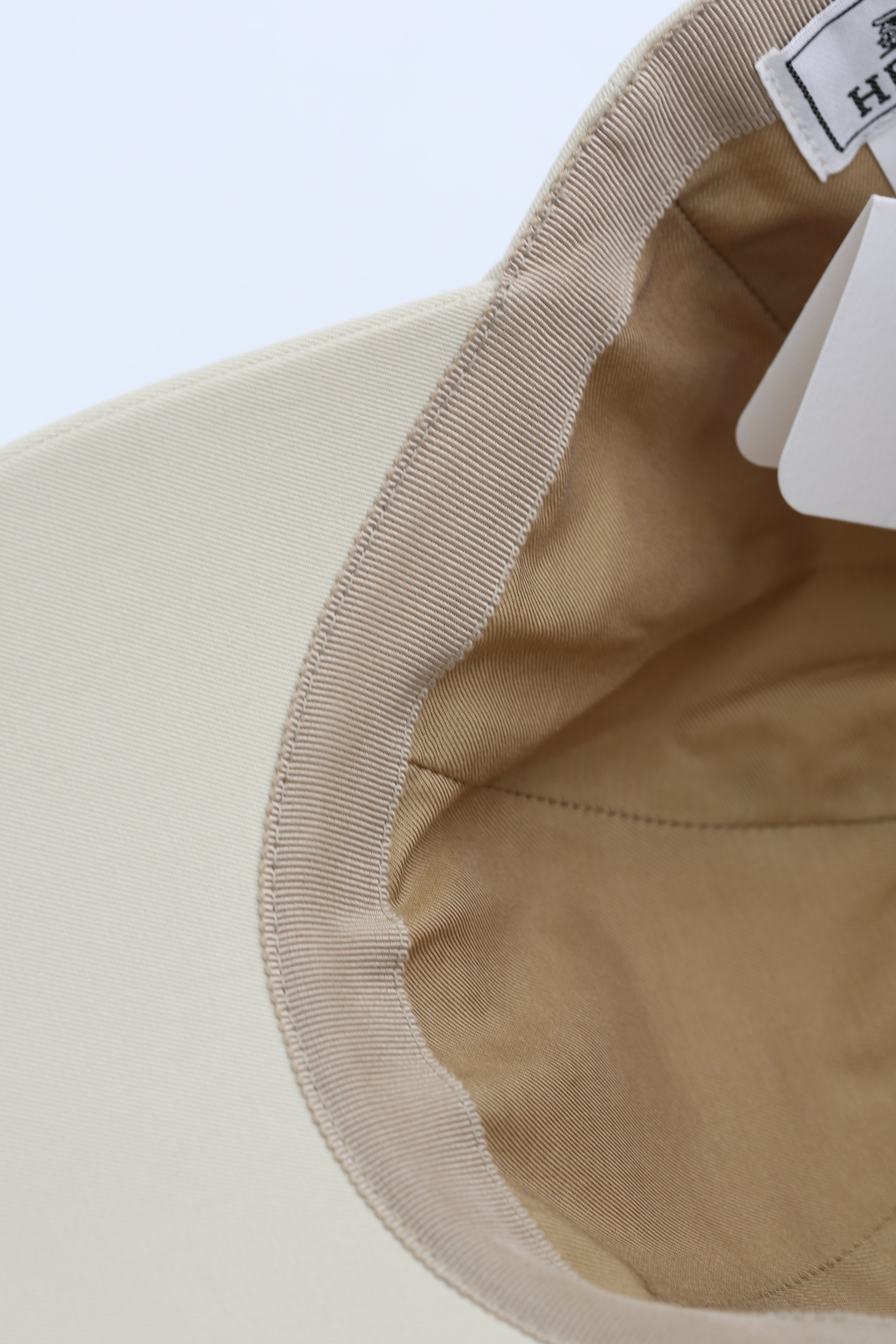 HERMÈS BASEBALL CAP BEIGE