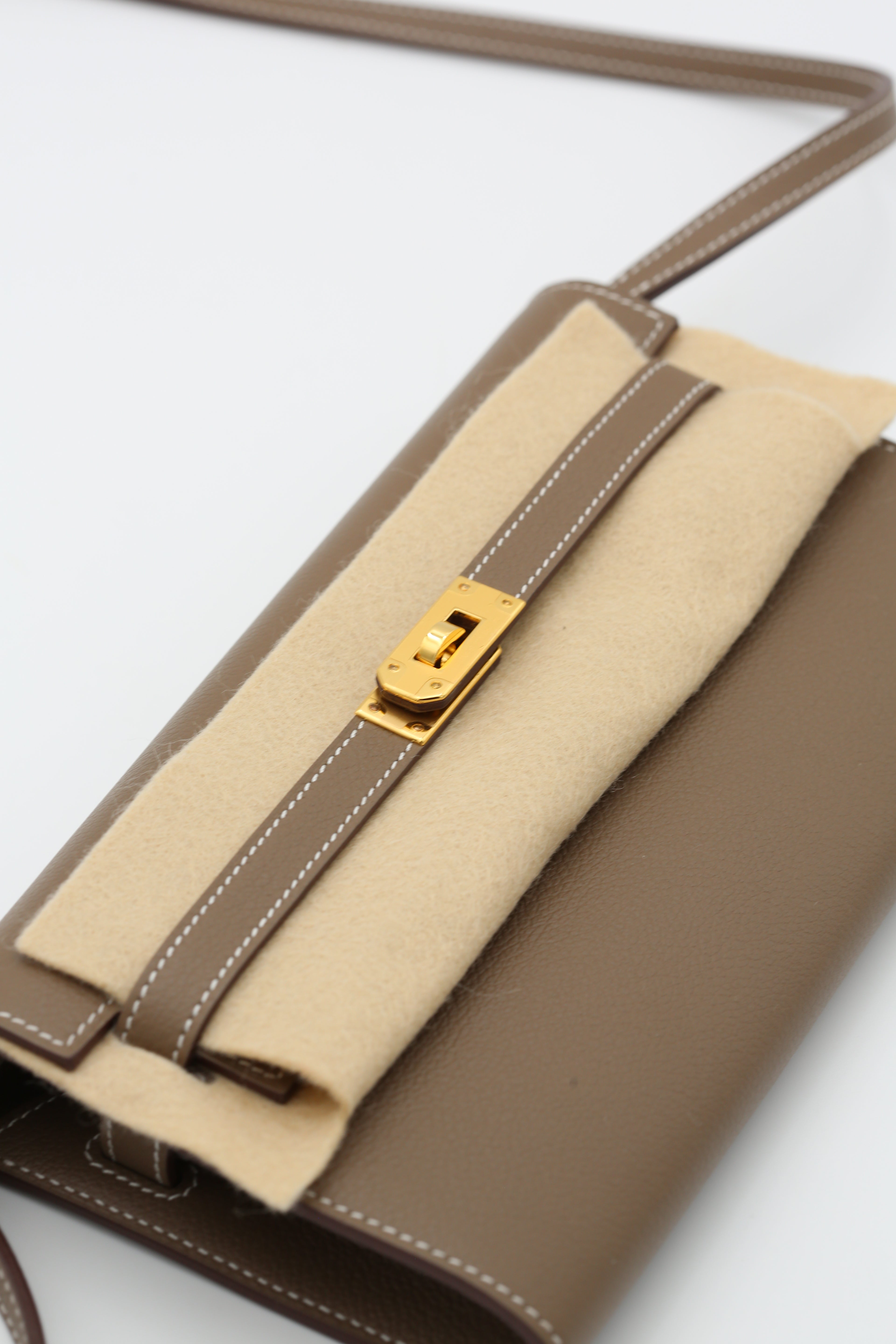 HERMÈS KELLY TO GO WALLET ETOUPE EVERCOLOR GOLD HARDWARE W STAMP