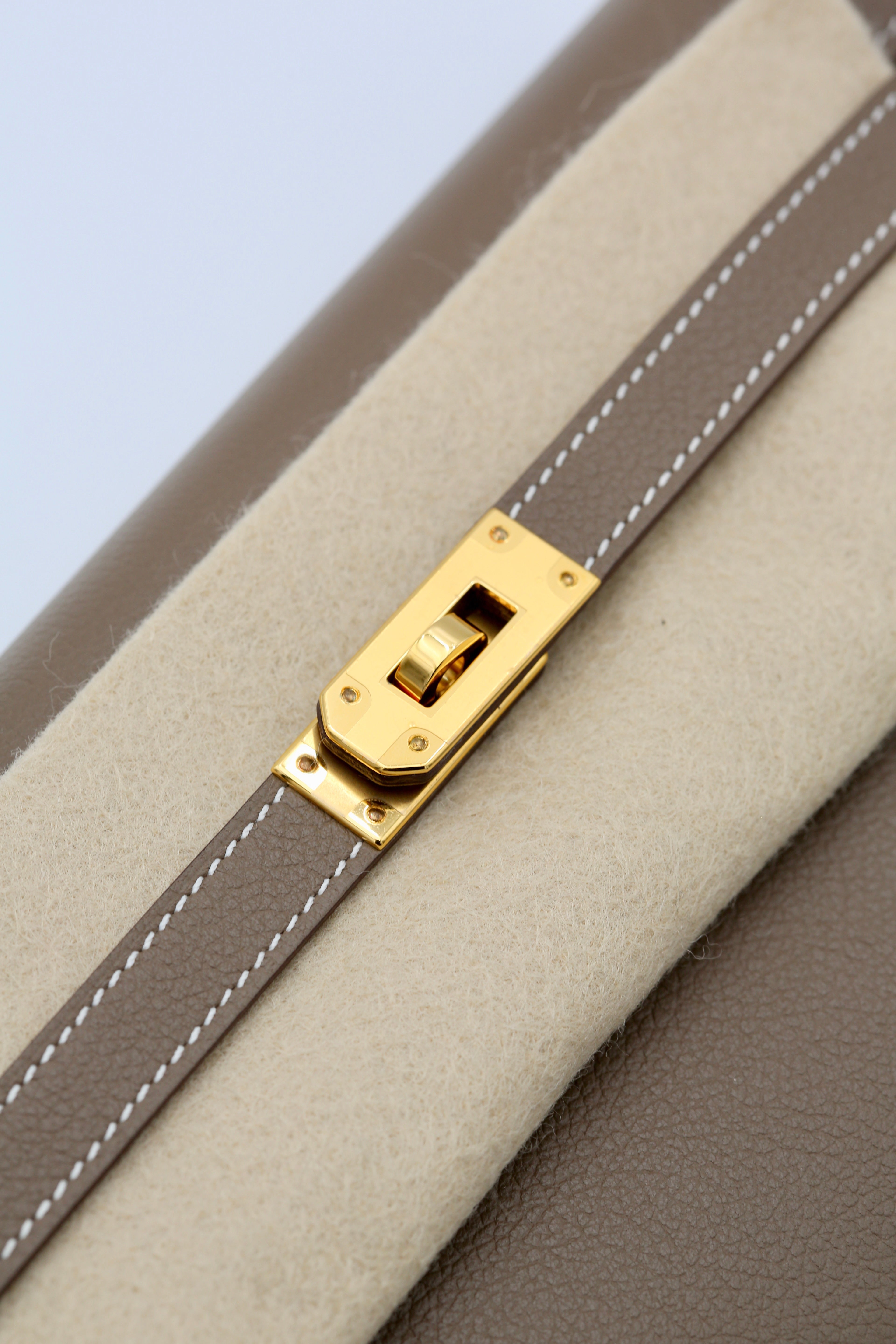HERMÈS KELLY TO GO WALLET ETOUPE EVERCOLOR GOLD HARDWARE W STAMP
