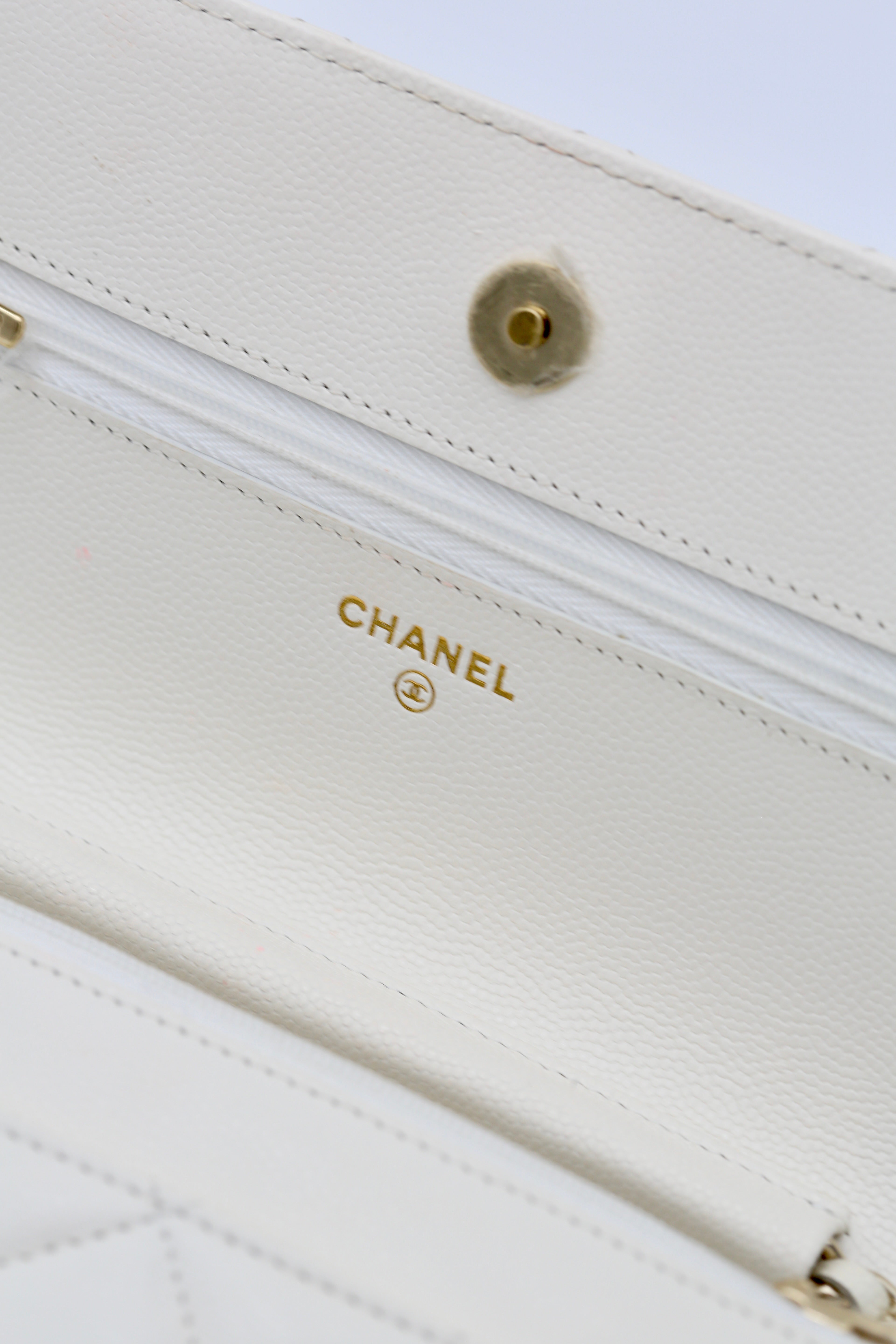 CHANEL WALLET ON CHAIN WHITE GOLD
