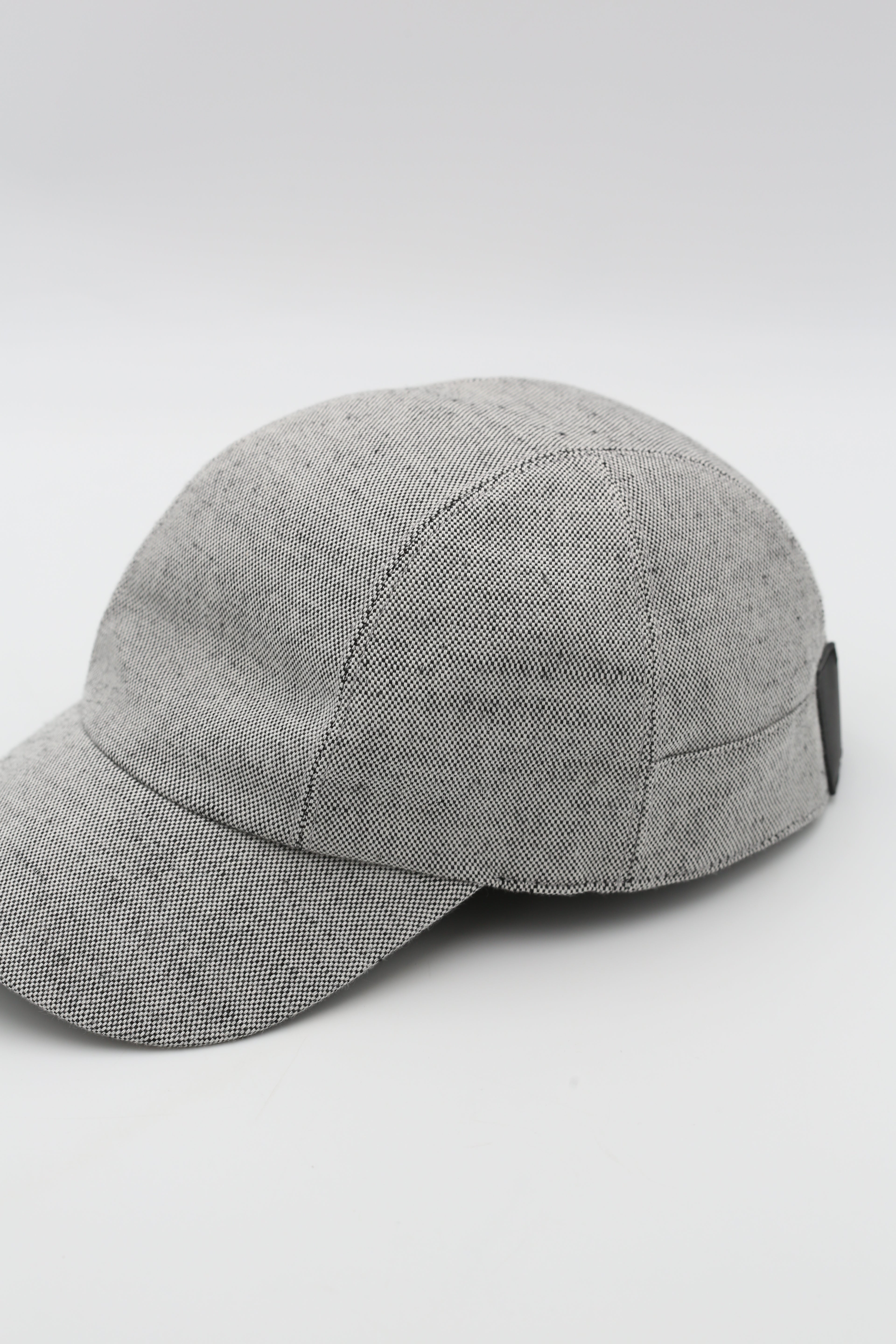 HERMÈS MAX CAP GRIS