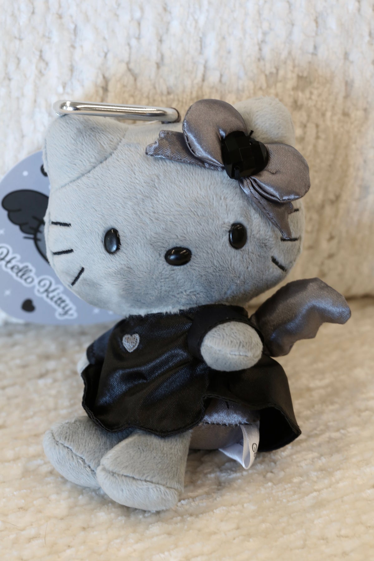 HELLO KITTY BAG CHARM GREY & BLACK