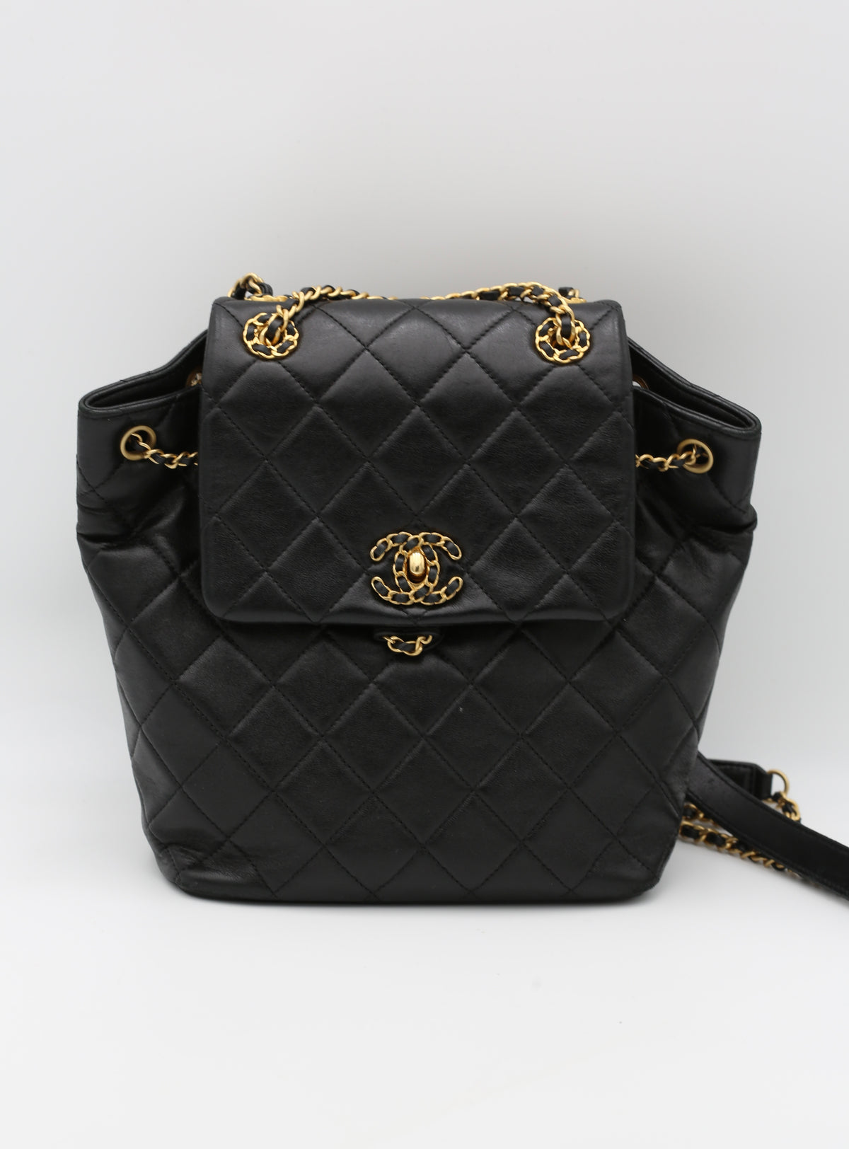 CHANEL BACKPACK BLACK GOLD HARDWARE