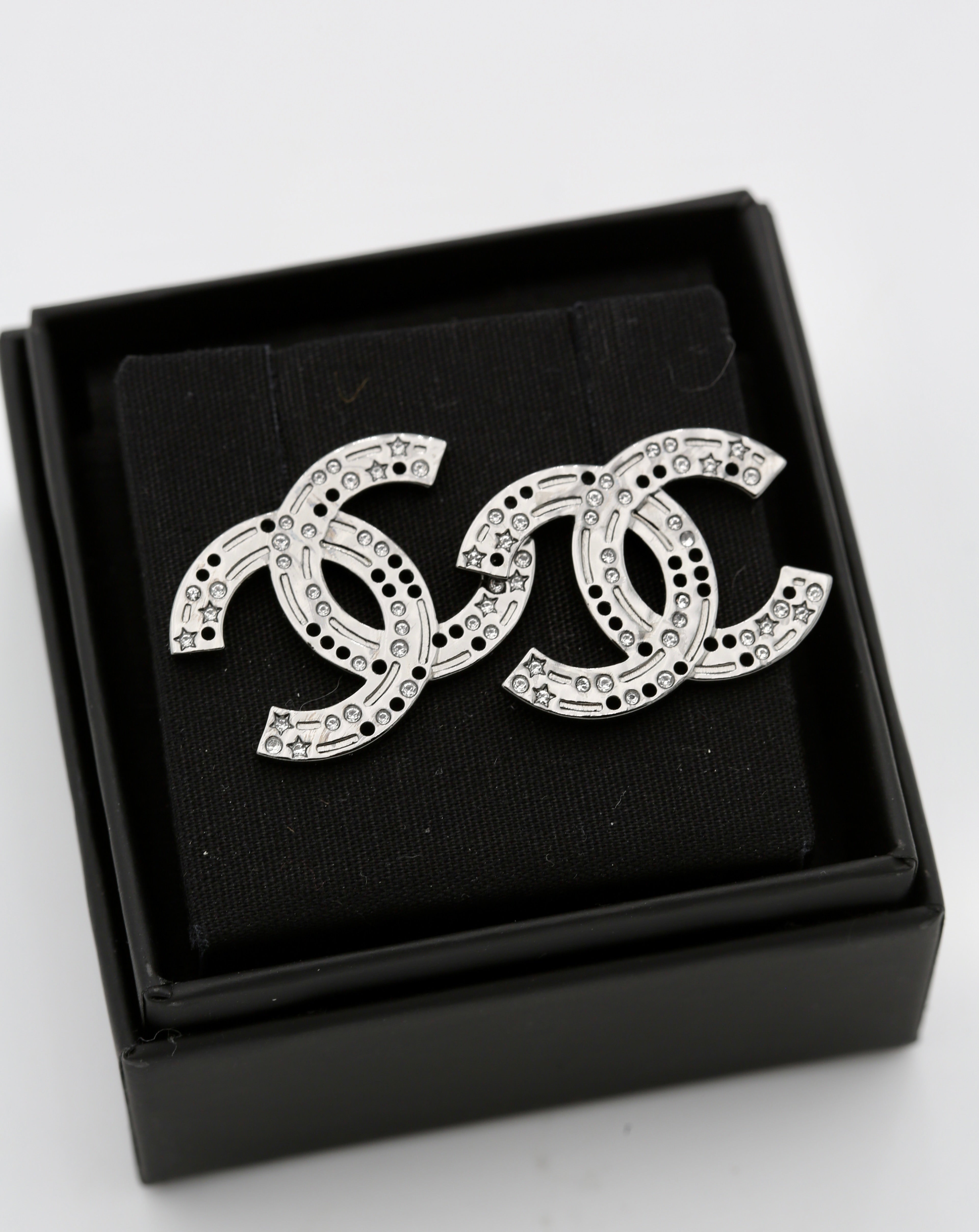 CHANEL CC LOGO CRYSTAL & STAR EARRINGS