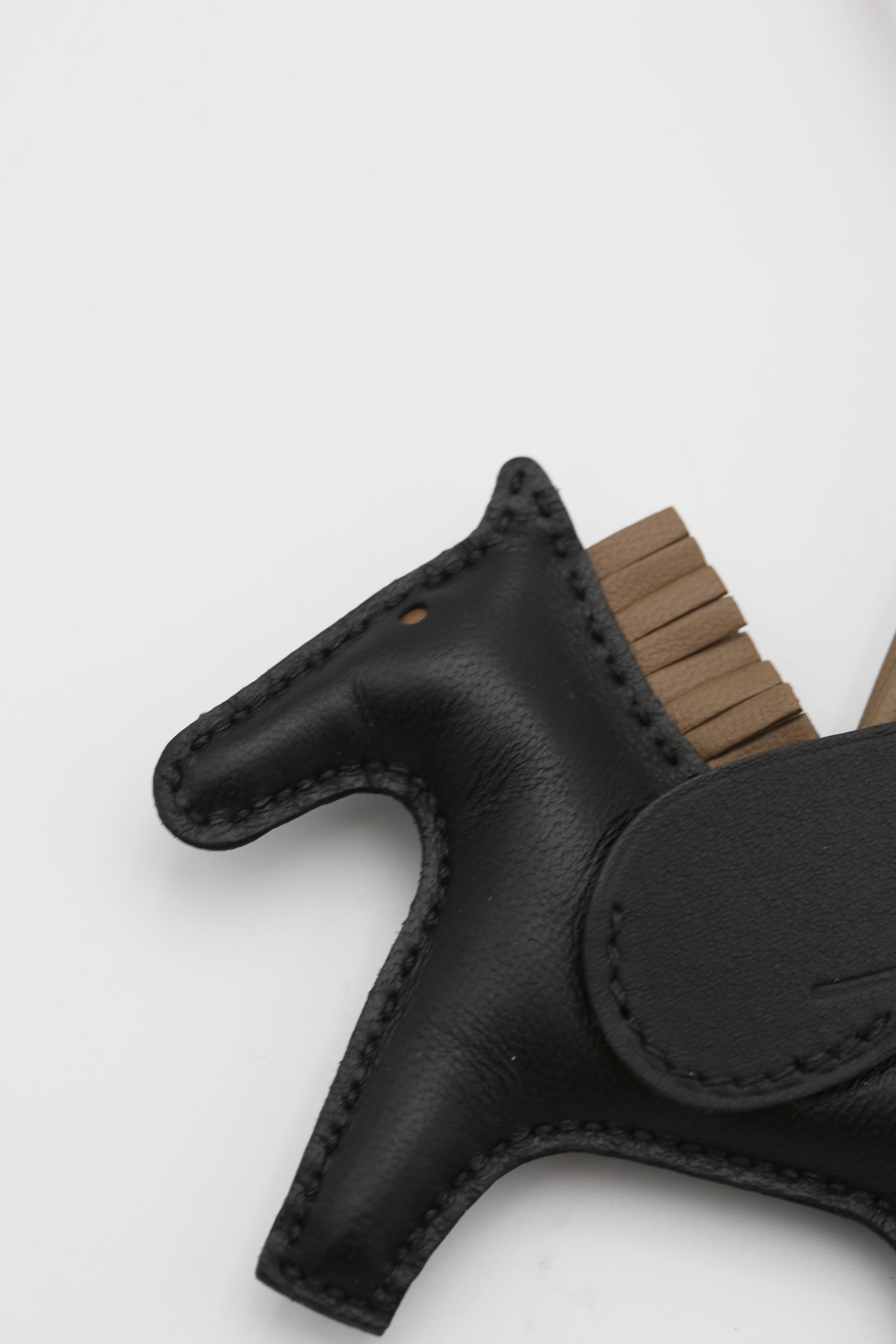 HERMÈS RODEO PEGASE PM CHARM NOIR/ETOUPE