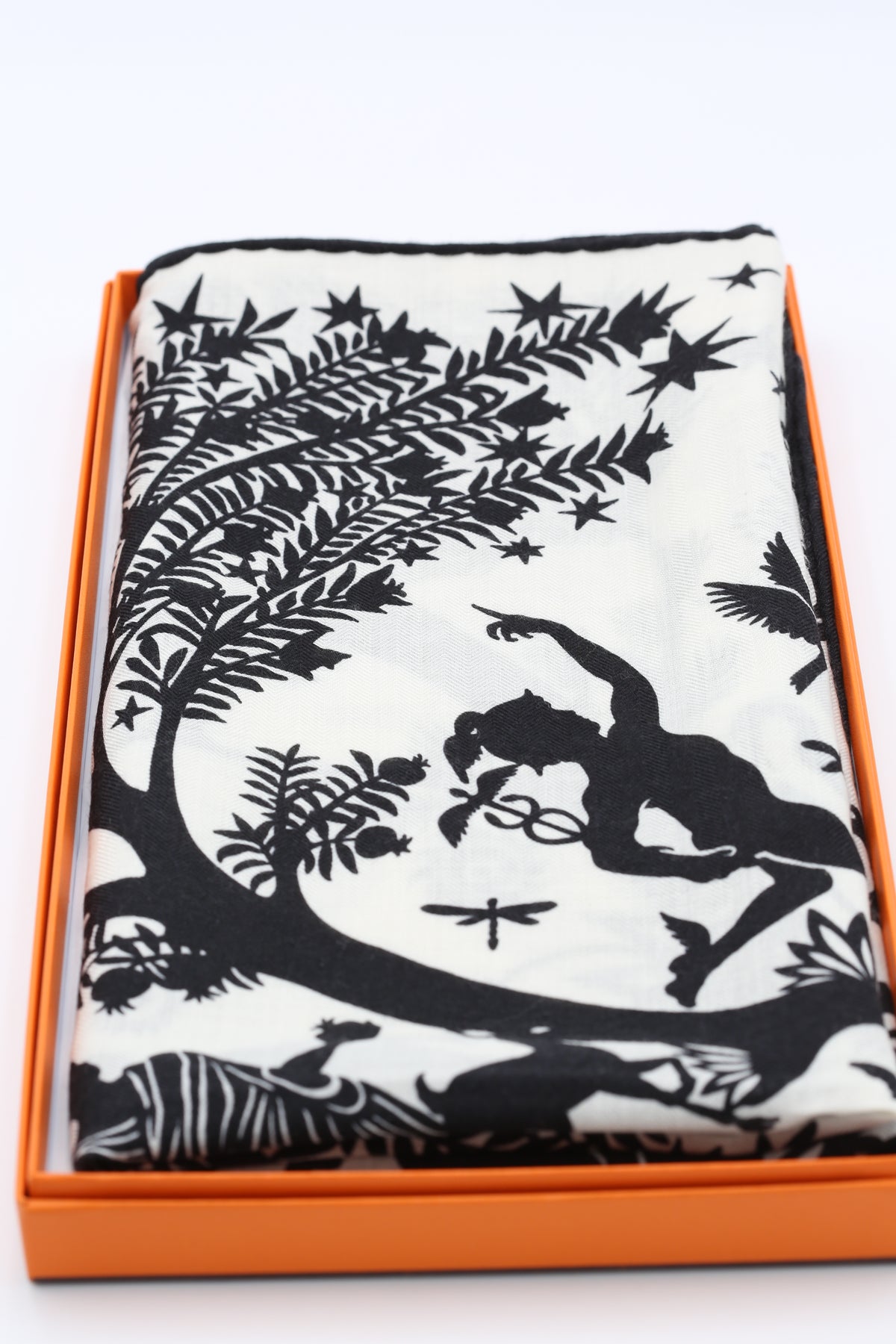 HERMÈS SCARF 140X140 CHALE CACHEMIRE SOUS LE CHARME D'ORPH HG/BLANC/NOIR
