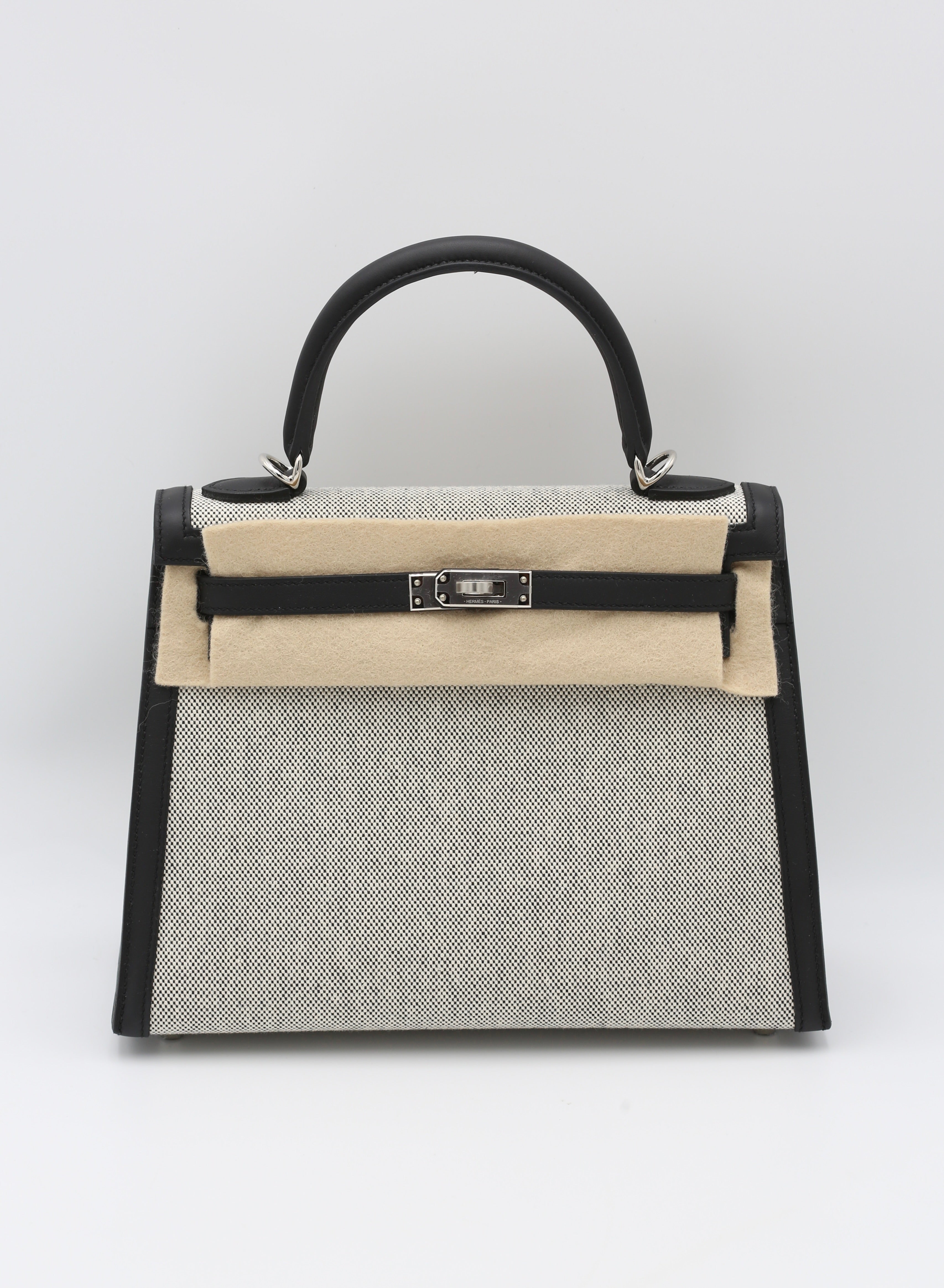 HERMÈS KELLY25 ECRU/NOIR SELLIER CANVAS/SWIFT SILVER HARDWARE K STAMP
