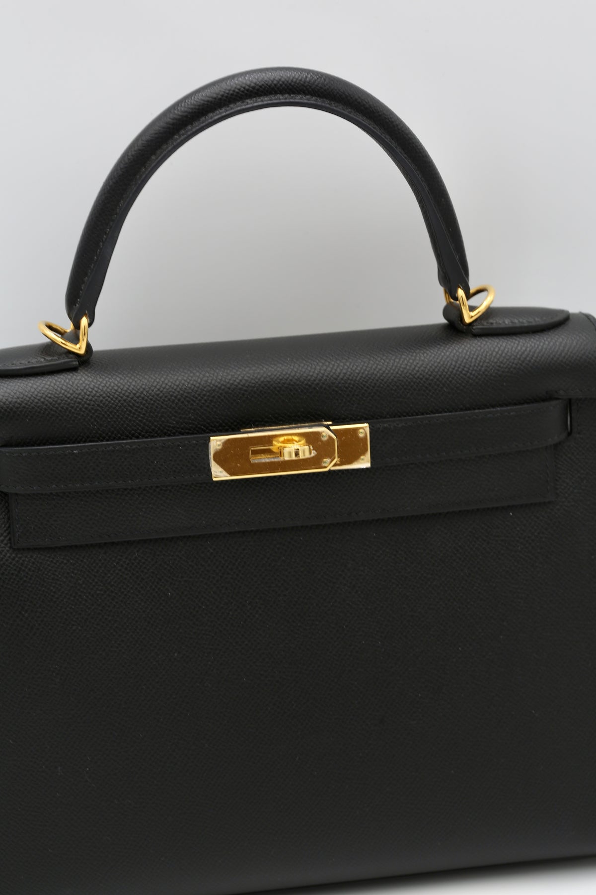 HERMÈS KELLY28 NOIR SELLIER EPSOM CALFSKIN GOLD HARDWARE Y STAMP