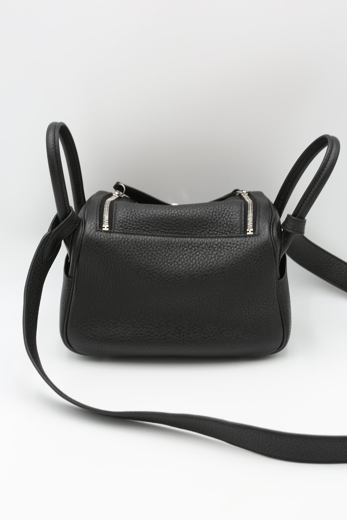 HERMÈS MINI LINDY NOIR TAURILLON CLEMENCE SILVER HARDWARE Z STAMP