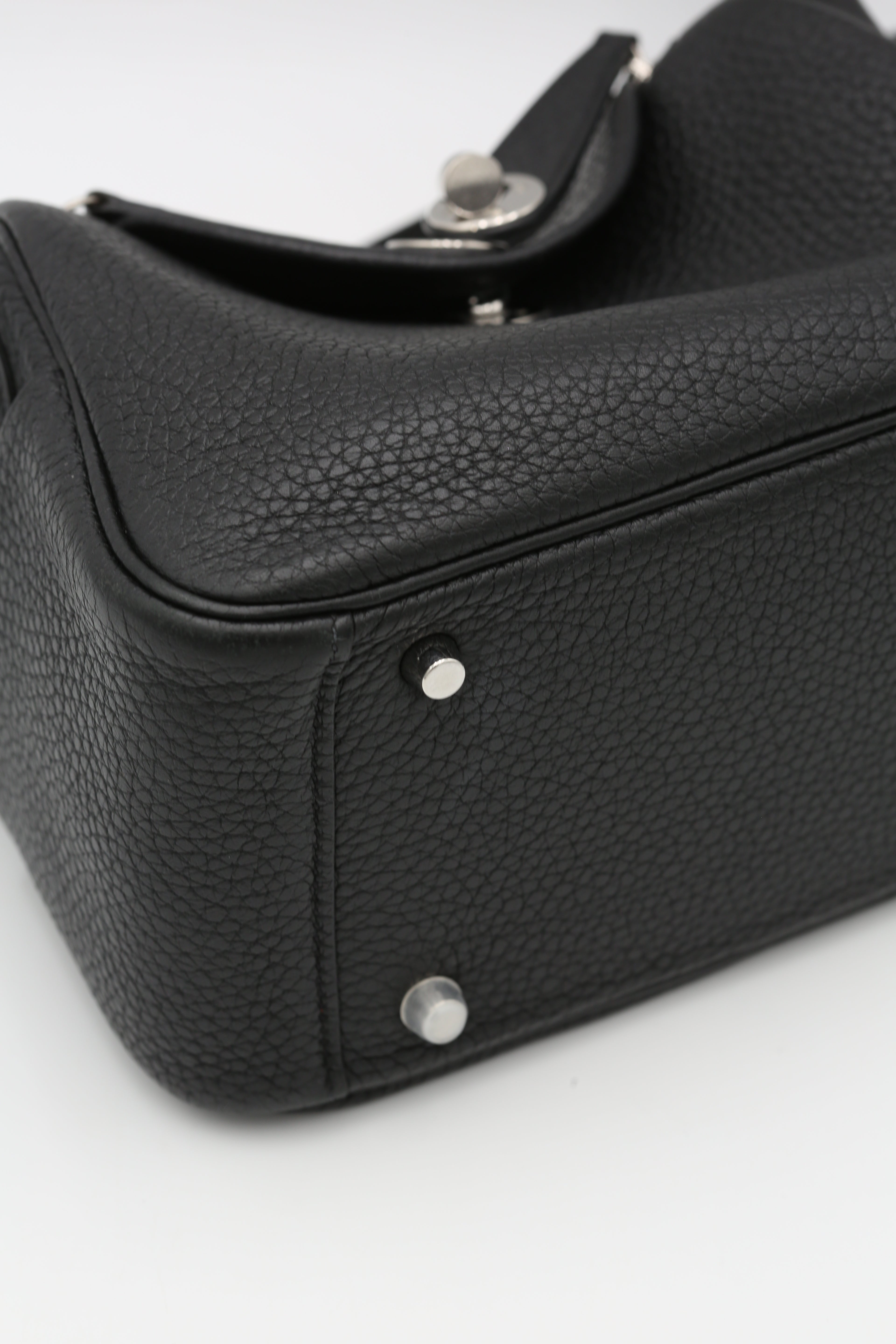 HERMÈS MINI LINDY NOIR TAURILLON CLEMENCE SILVER HARDWARE Z STAMP