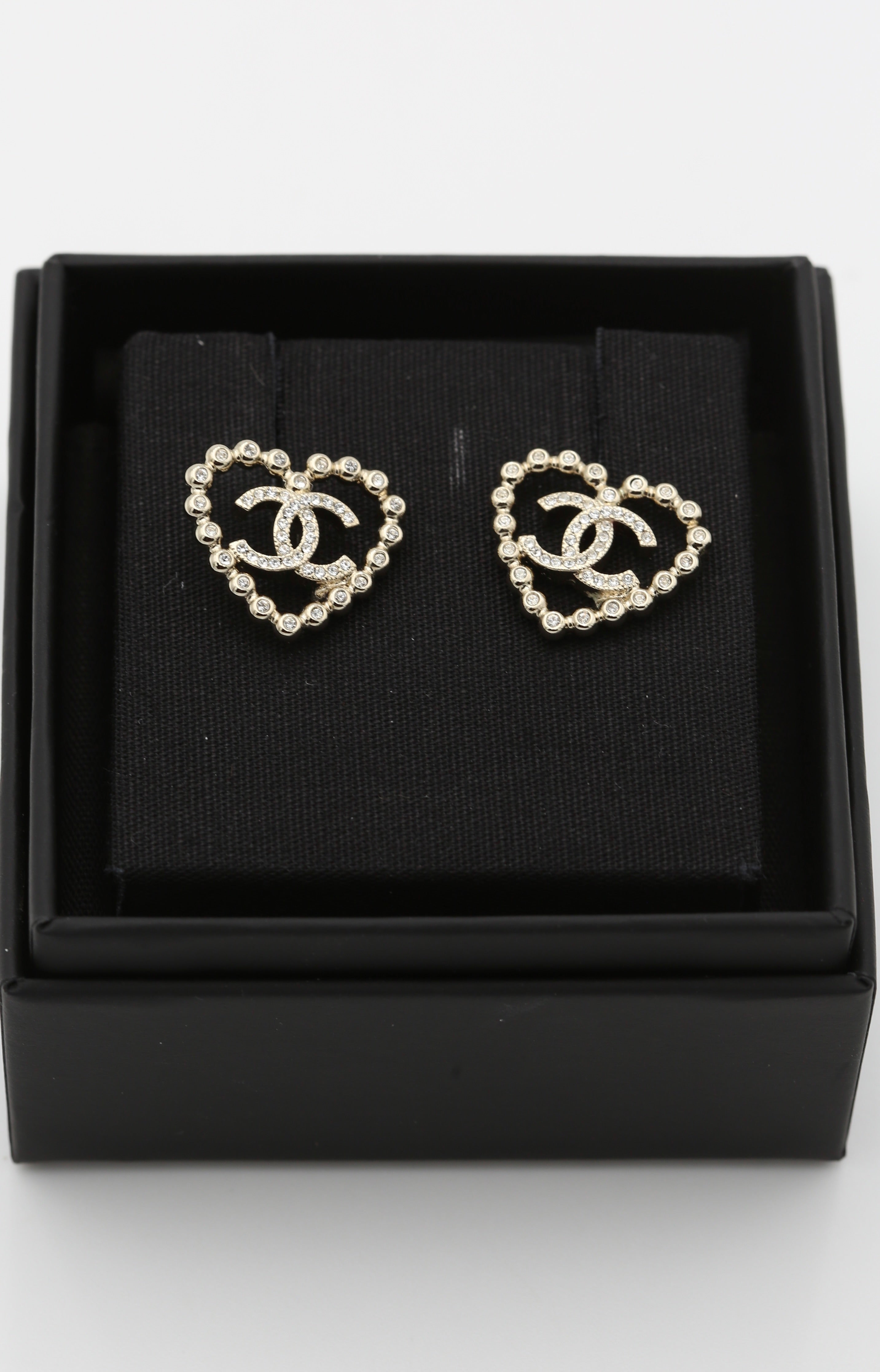 CHANEL EARRINGS HEARTS CC GOLD