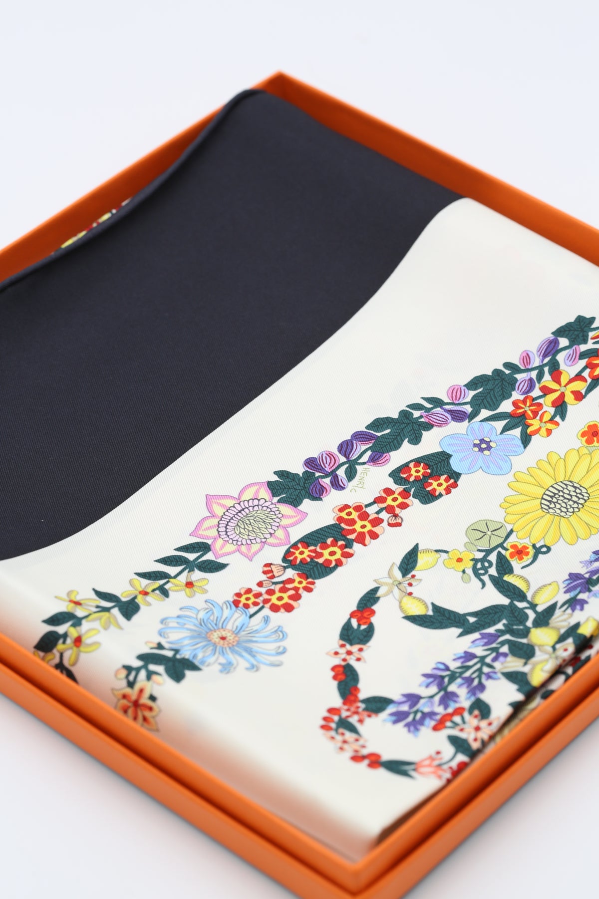 HERMÈS SCARF90X90 CARRE TWILL BRIDES DE GALA EN FLE SU/NOIR/IVOIRE/MULTIC