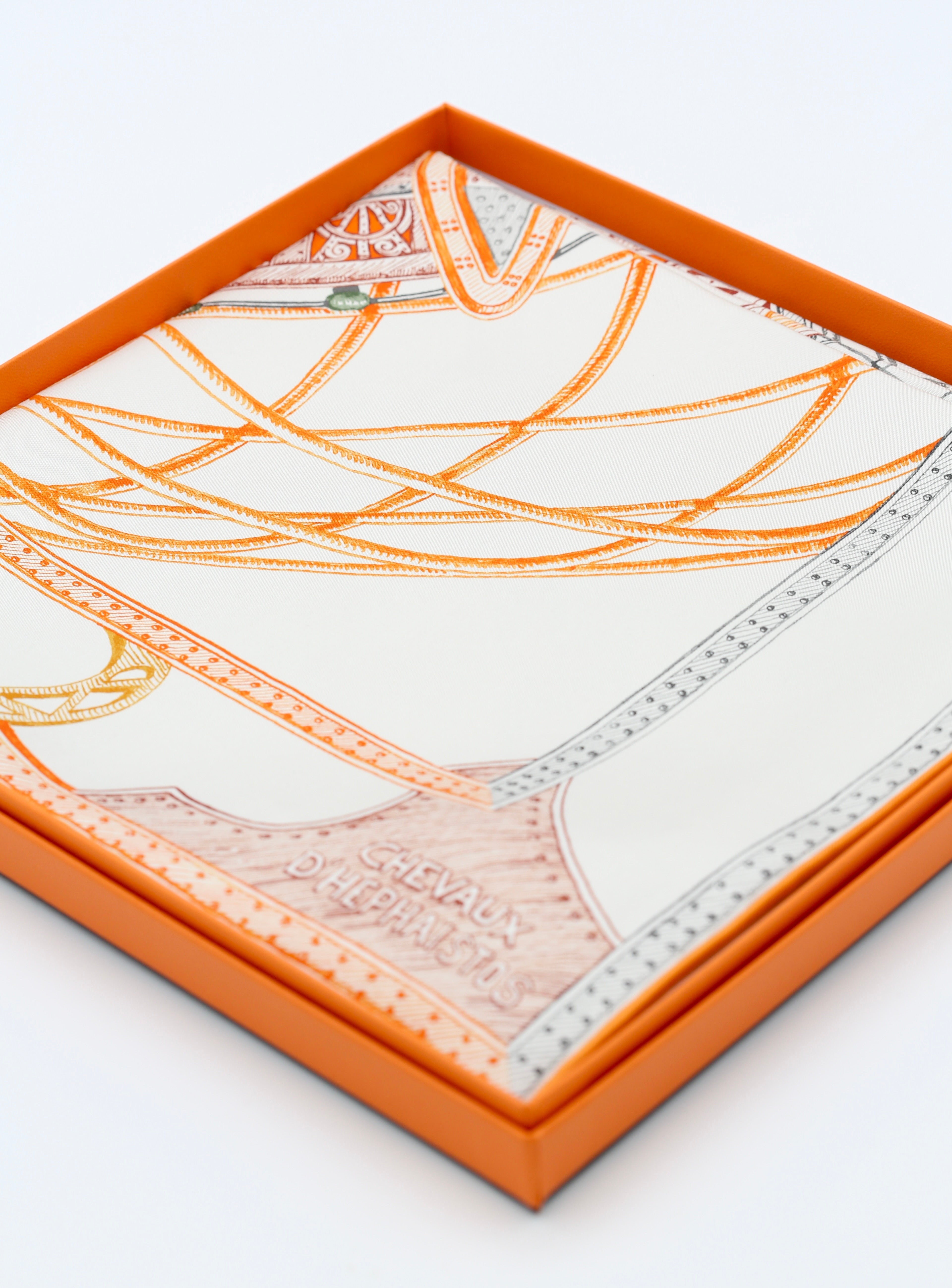 HERMÈS SCARF90X90 CARRE TWILL CHEVAUX D'HEPHAISTOS IG/GRIS PERLE/ORANGE