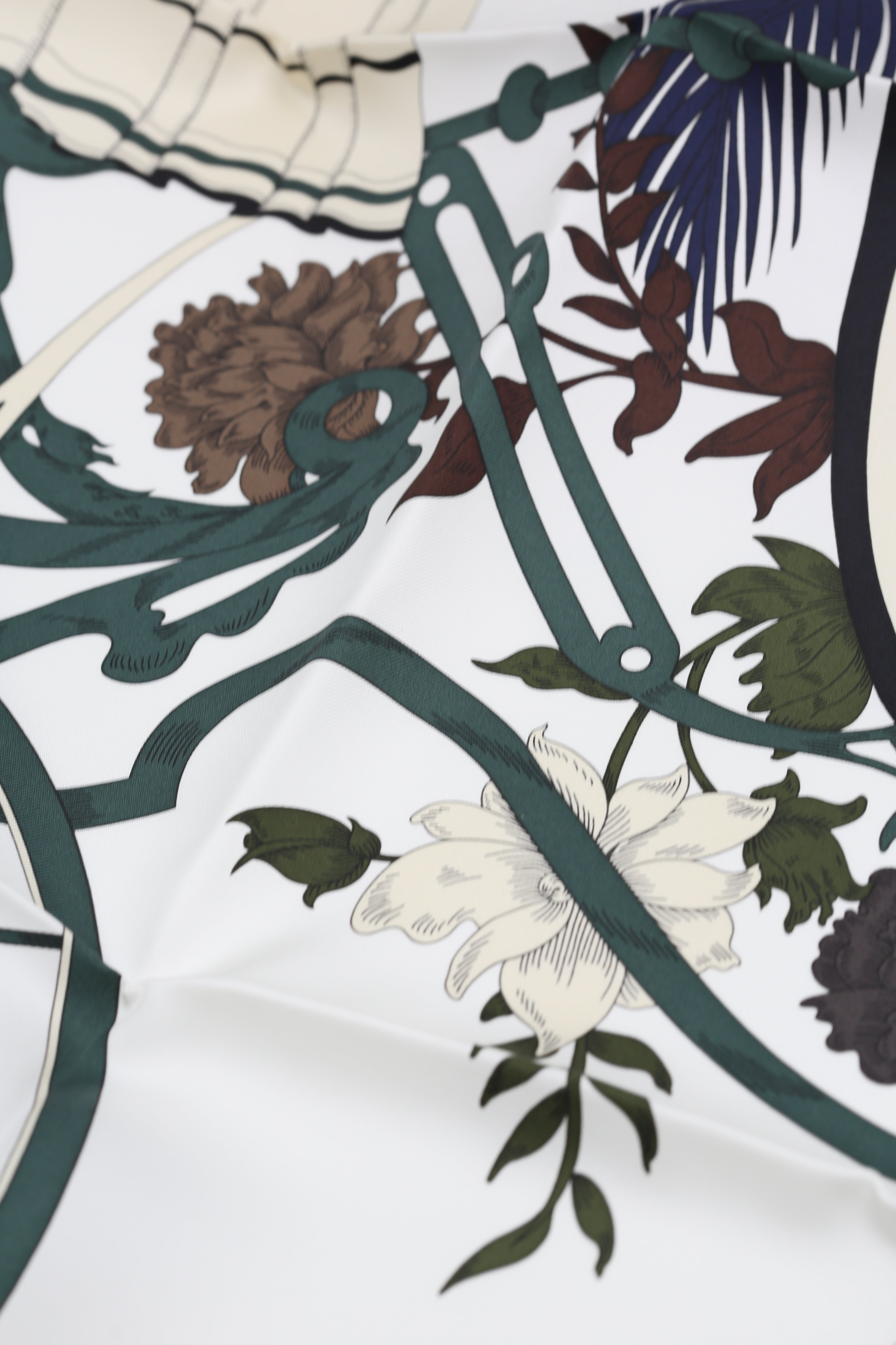 HERMÈS SCARF90X90 CARRE TWILL LA NATURE EN VOYAGE ON/BLANC/VERT