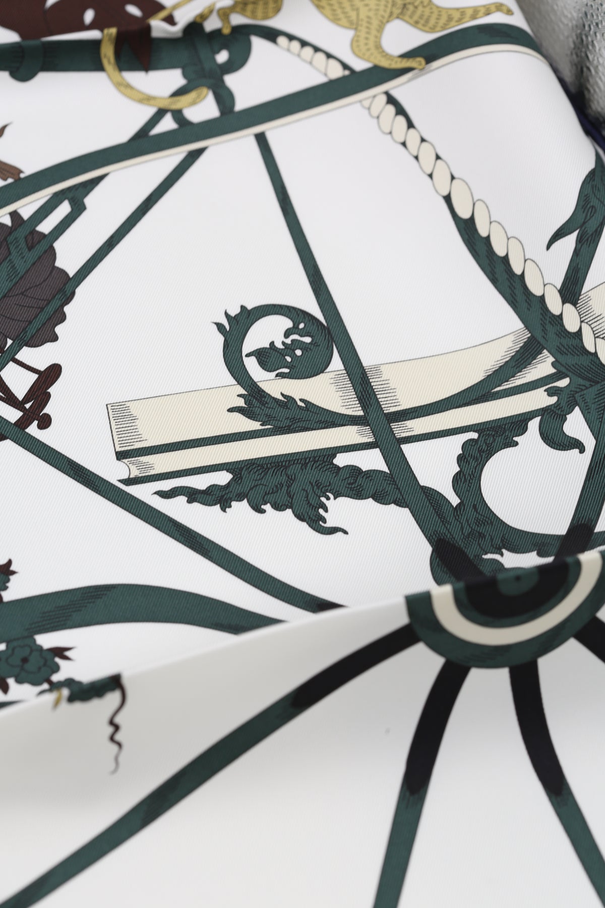 HERMÈS SCARF90X90 CARRE TWILL LA NATURE EN VOYAGE ON/BLANC/VERT