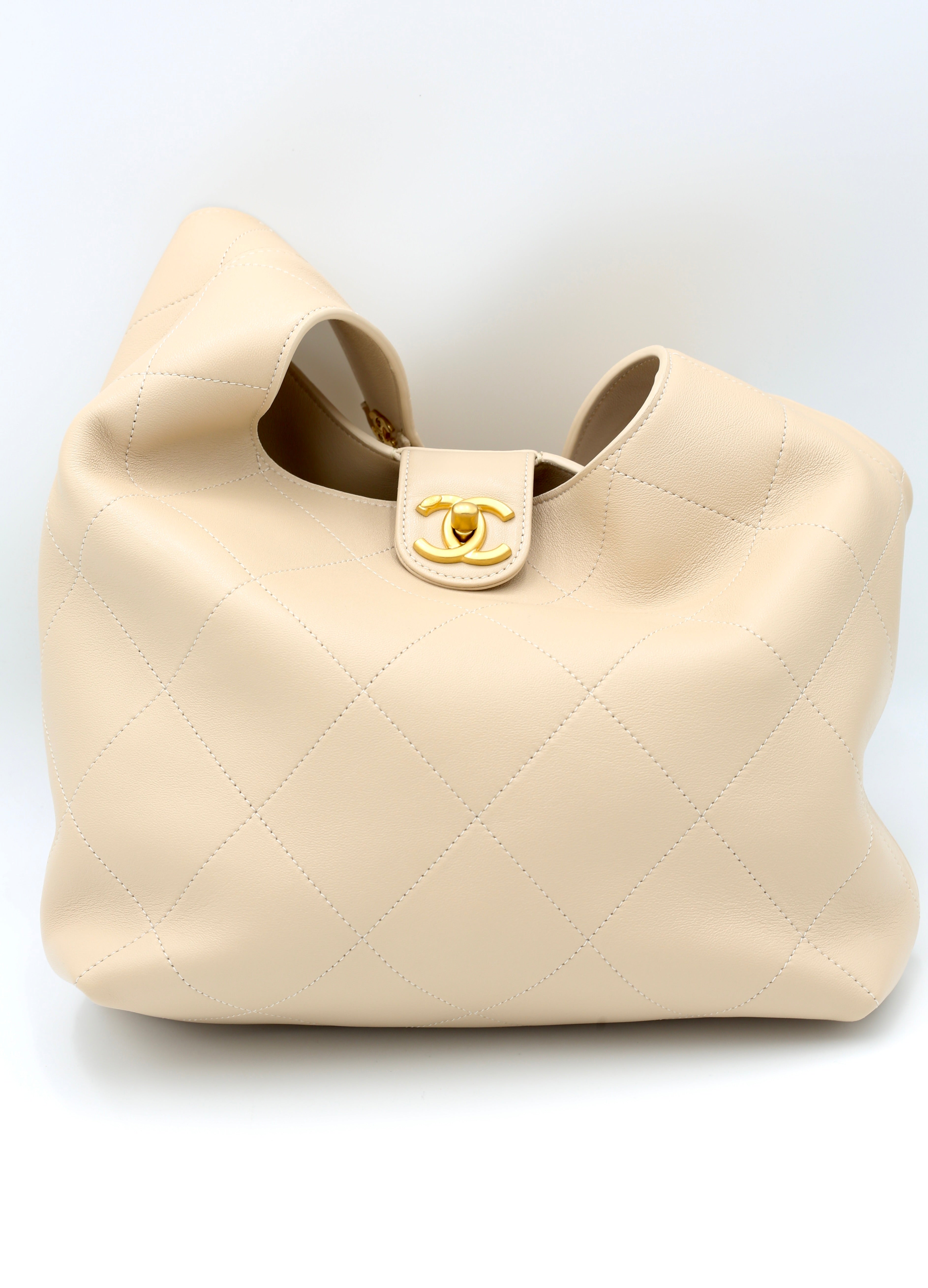 CHANEL HOBO BEIGE 2025