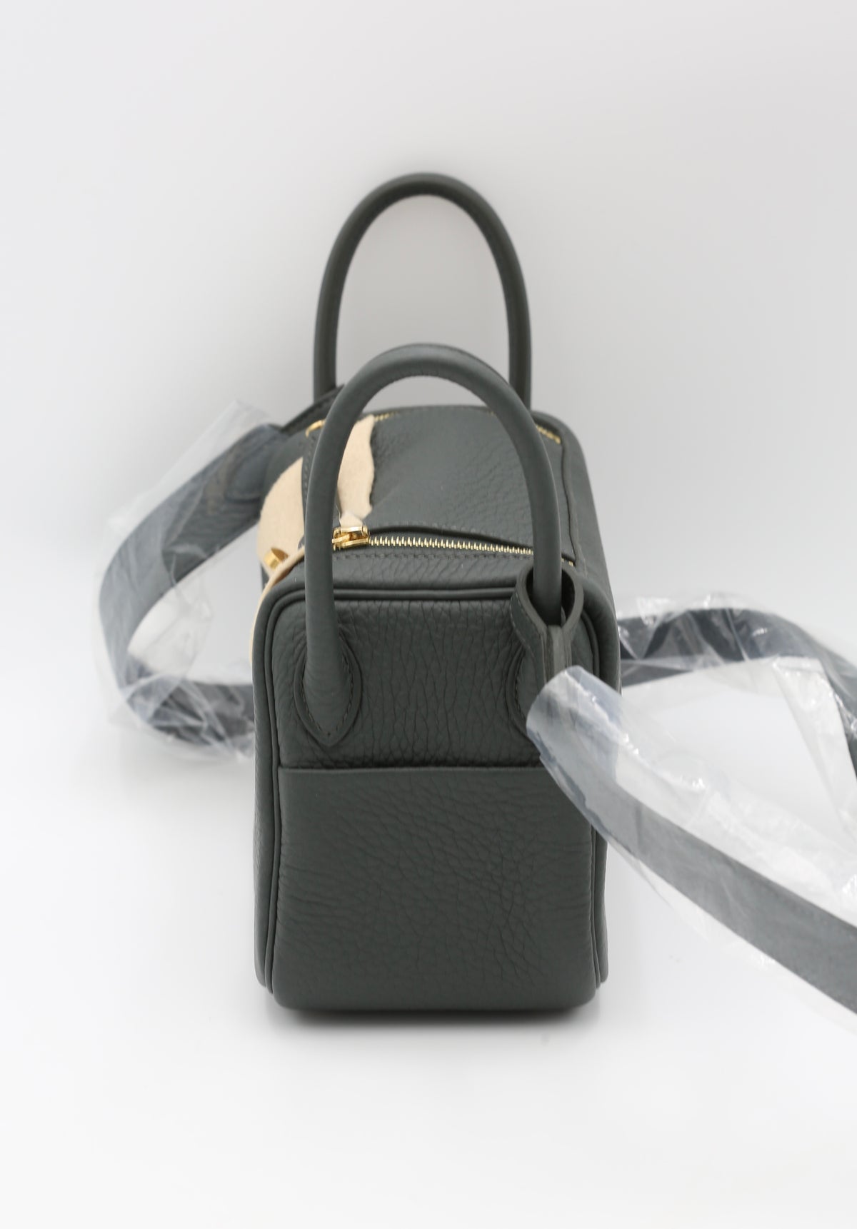 HERMÈS MINI LINDY Q0 VERT MANGROVE TAURILLON CLEMENCE CALFSKIN GOLD HARDWARE K STAMP