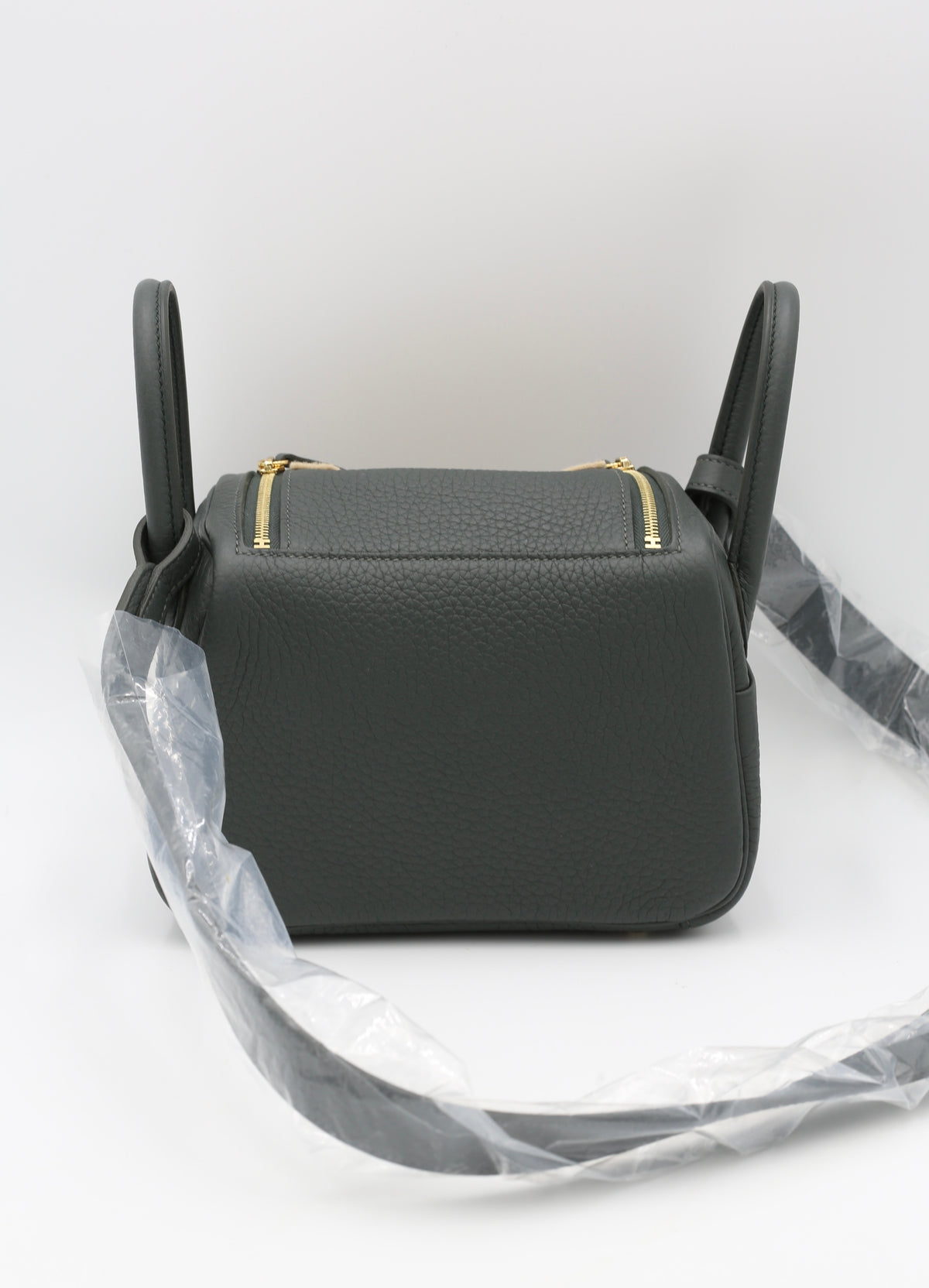 HERMÈS MINI LINDY Q0 VERT MANGROVE TAURILLON CLEMENCE CALFSKIN GOLD HARDWARE K STAMP