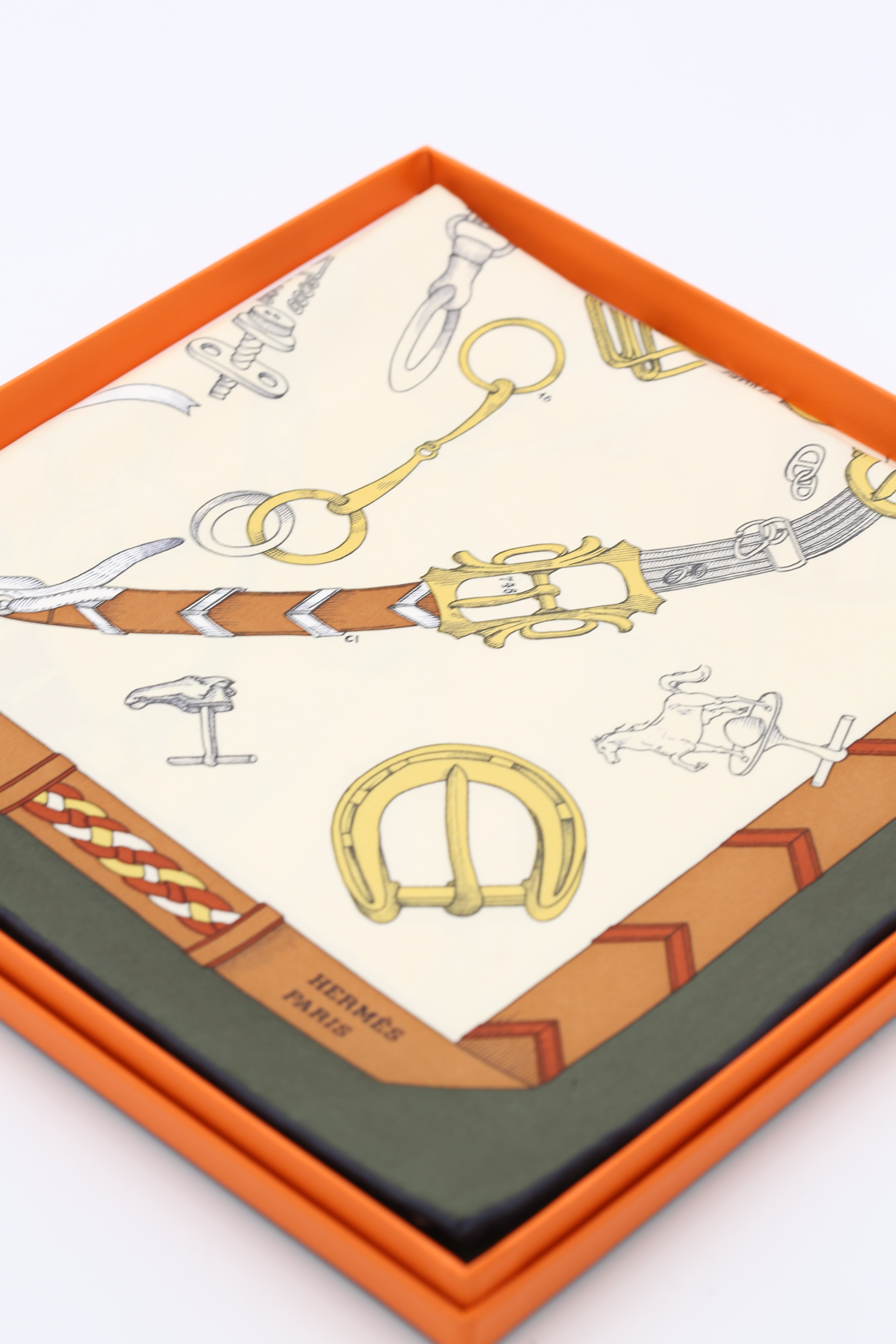 HERMÈS SCARF90X90 CARRE TWILL LES CHEVAUX DECHAINES SC/IVOIRE/VERT LODEN