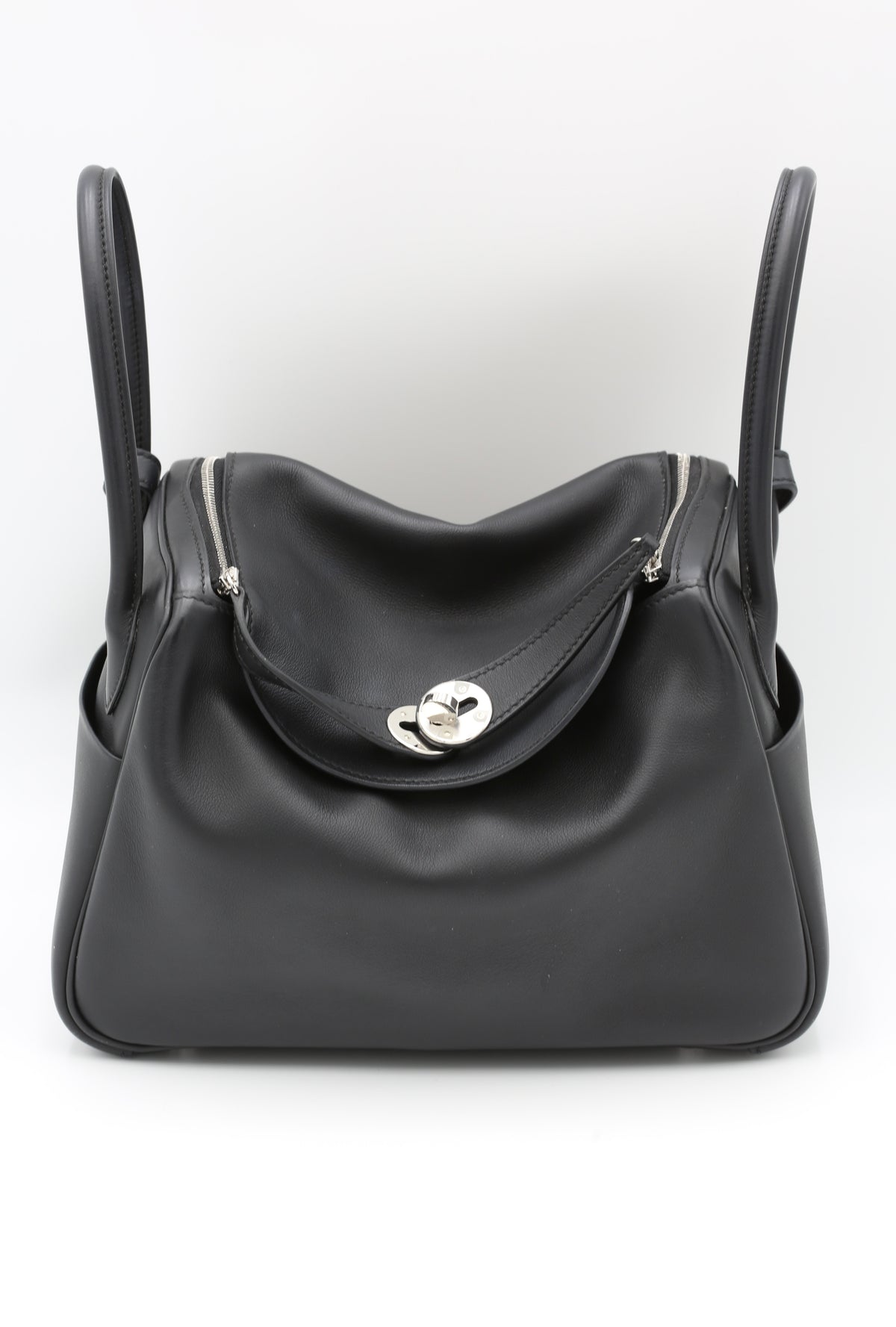HERMÈS LINDY26 NOIR SWIFT SILVER HARDWARE K STAMP