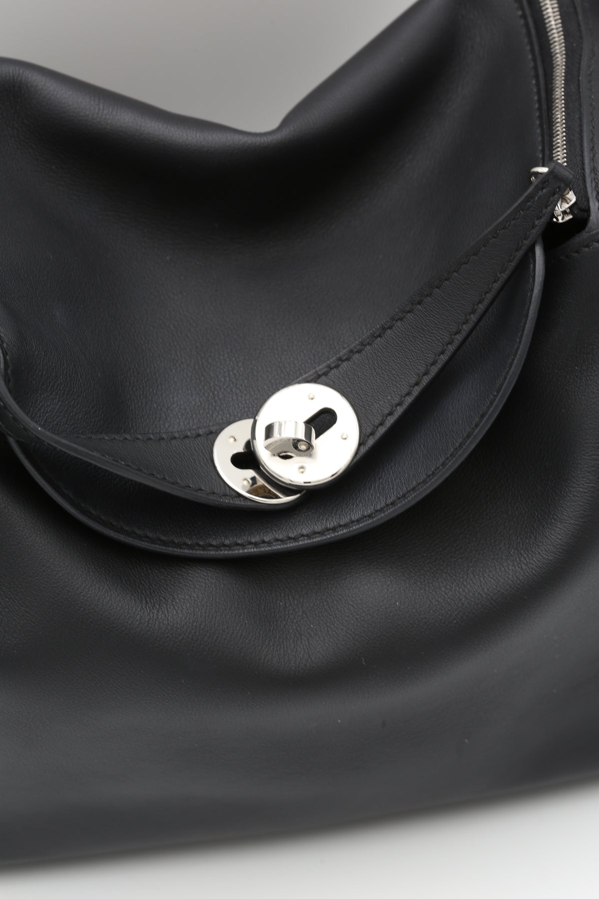 HERMÈS LINDY26 NOIR SWIFT SILVER HARDWARE K STAMP