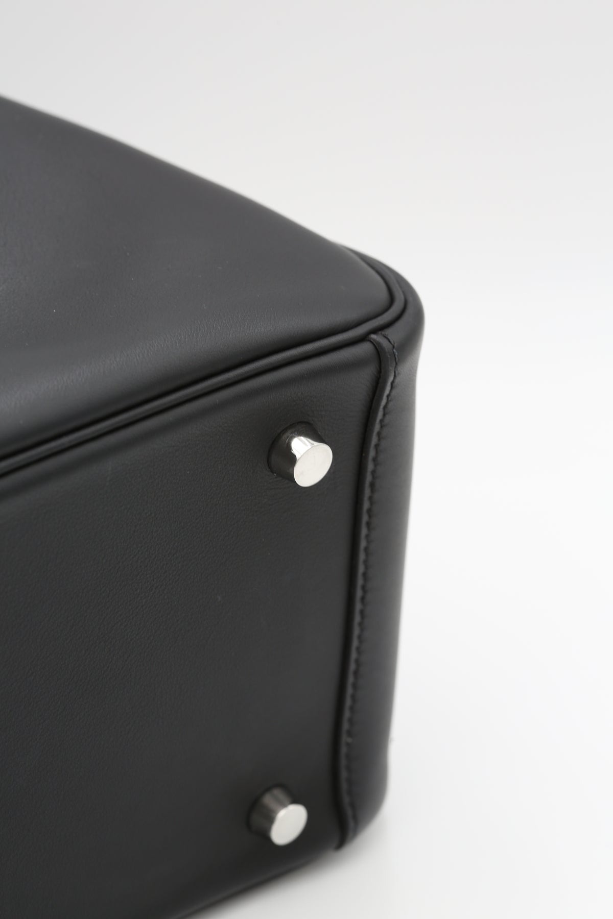 HERMÈS LINDY26 NOIR SWIFT SILVER HARDWARE K STAMP