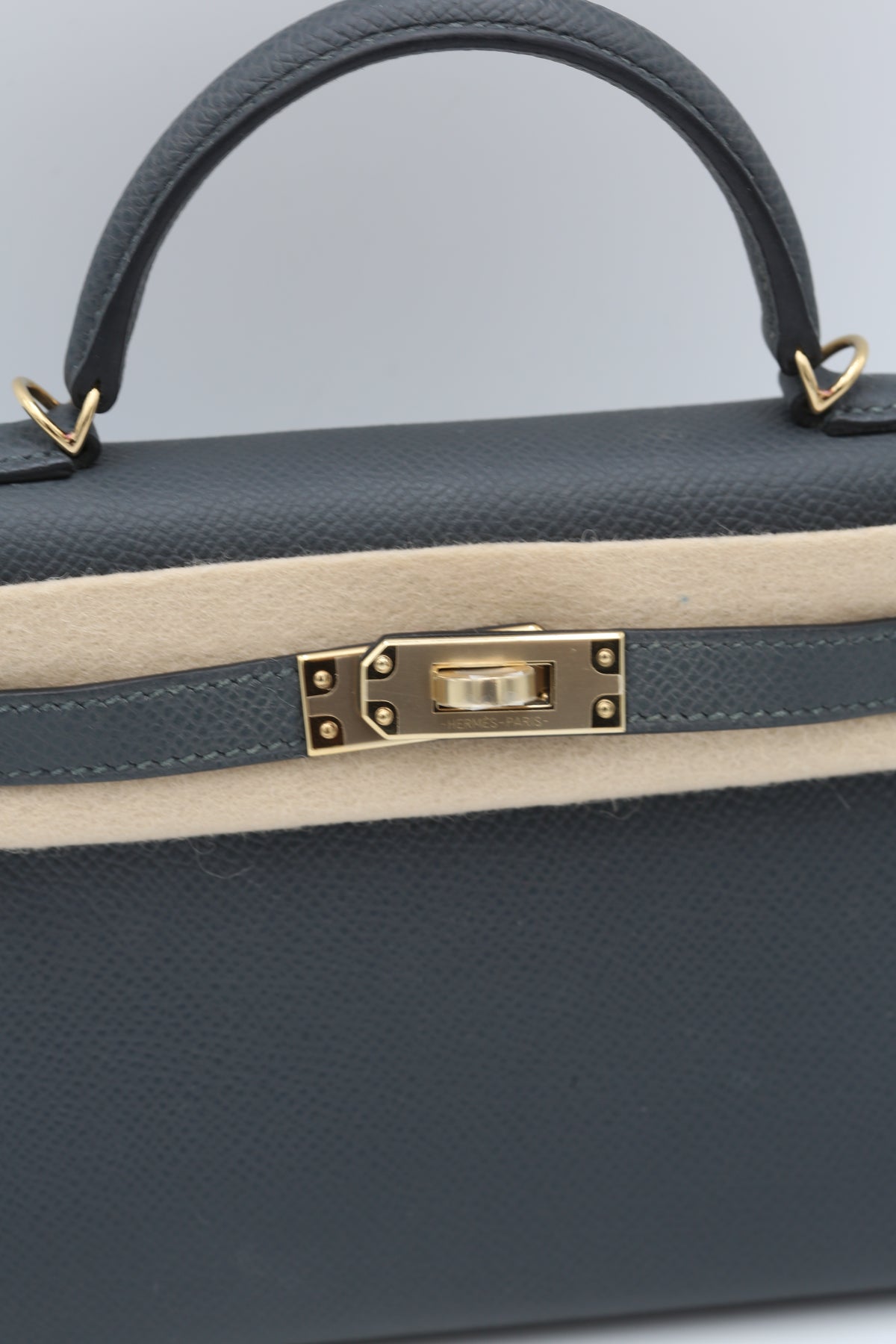 HERMÈS MINI KELLY GRIS MISTY EPSOM GOLD HARDWARE W STAMP
